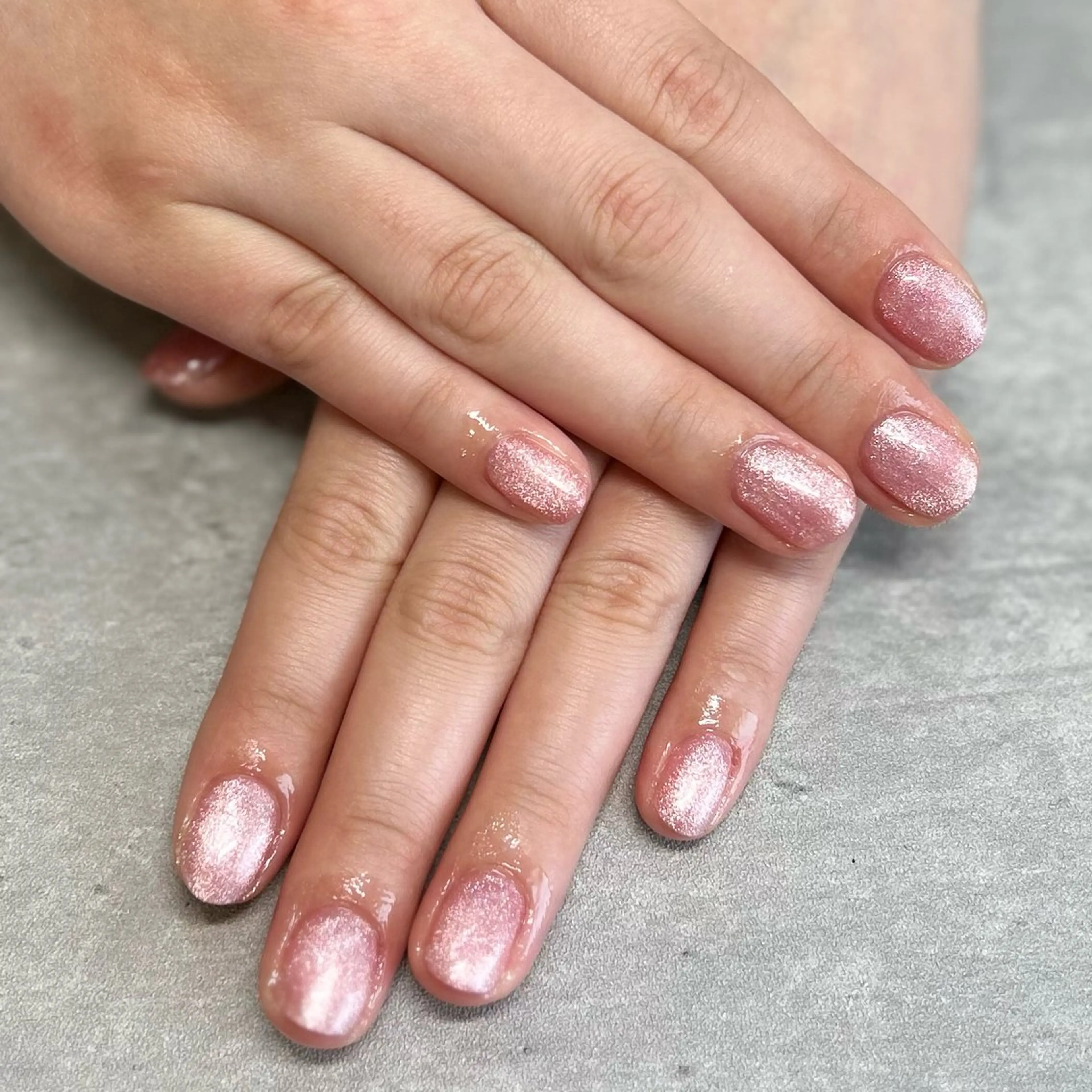 ネイル キラキラネイル マグネットネイル ピンク 春ネイル 山下 比波のネイルデザイン