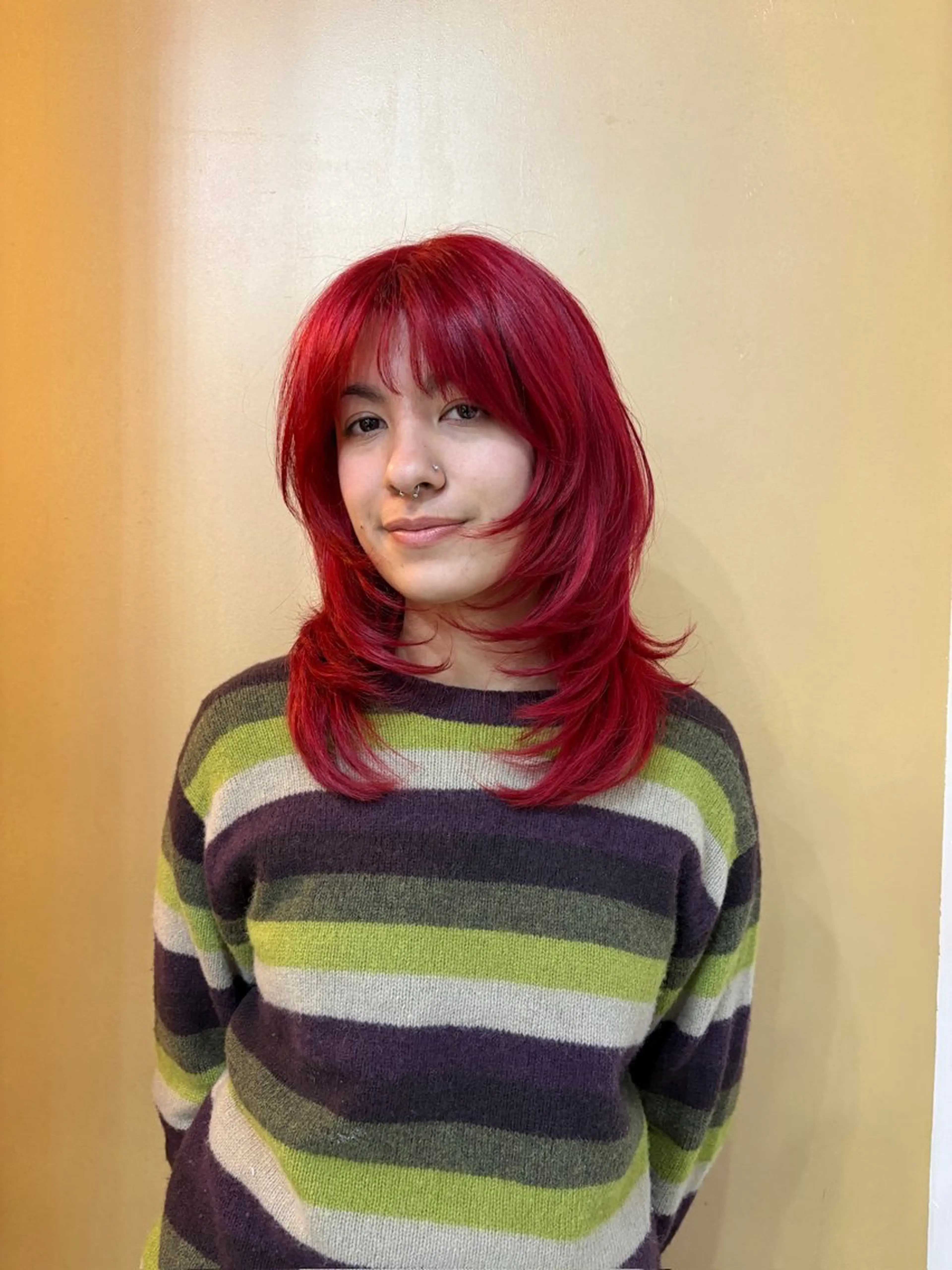 セミロング カット Hiyo 海外レイヤーカットのヘアスタイル