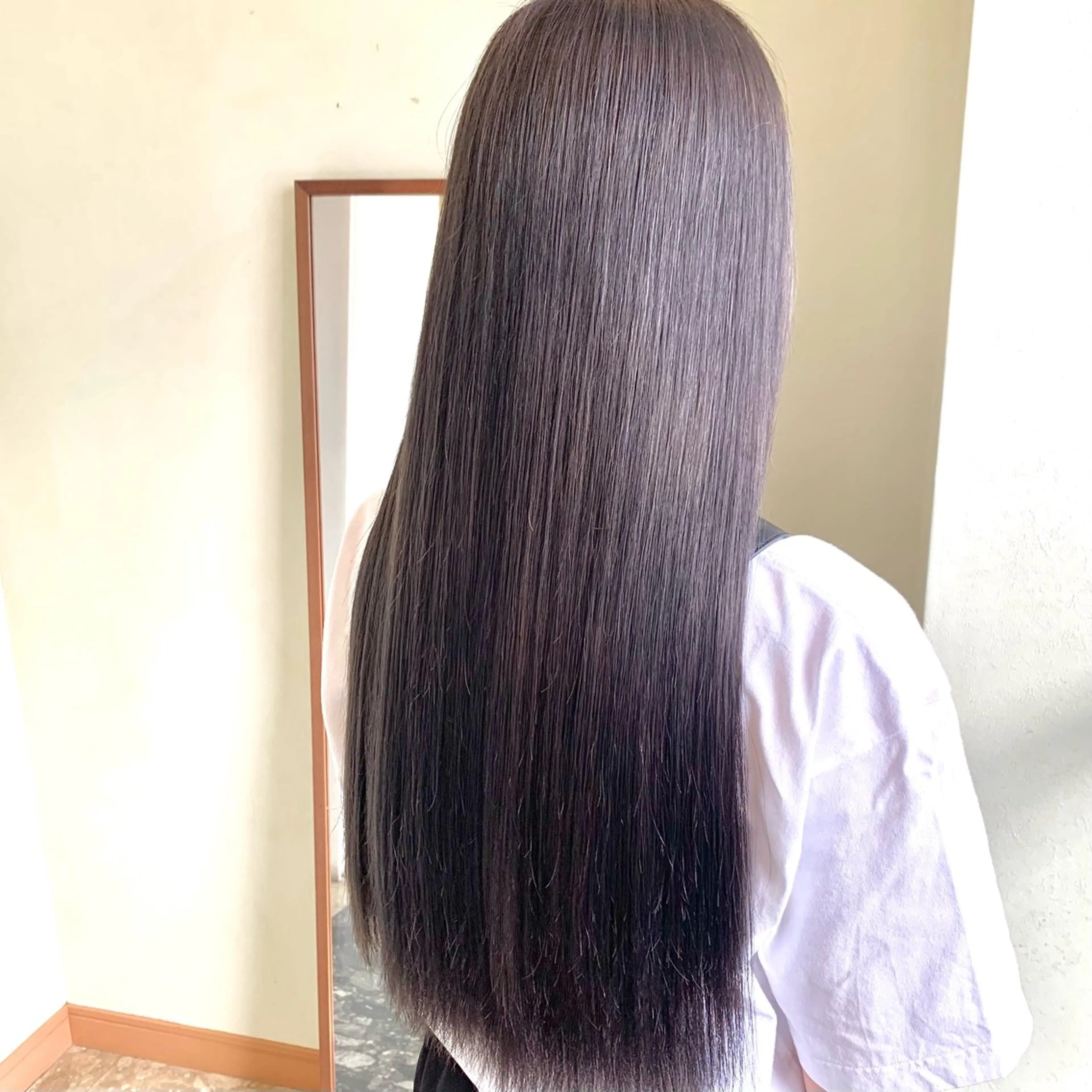 ロング カラー NUMBER_ ユイナのヘアスタイル