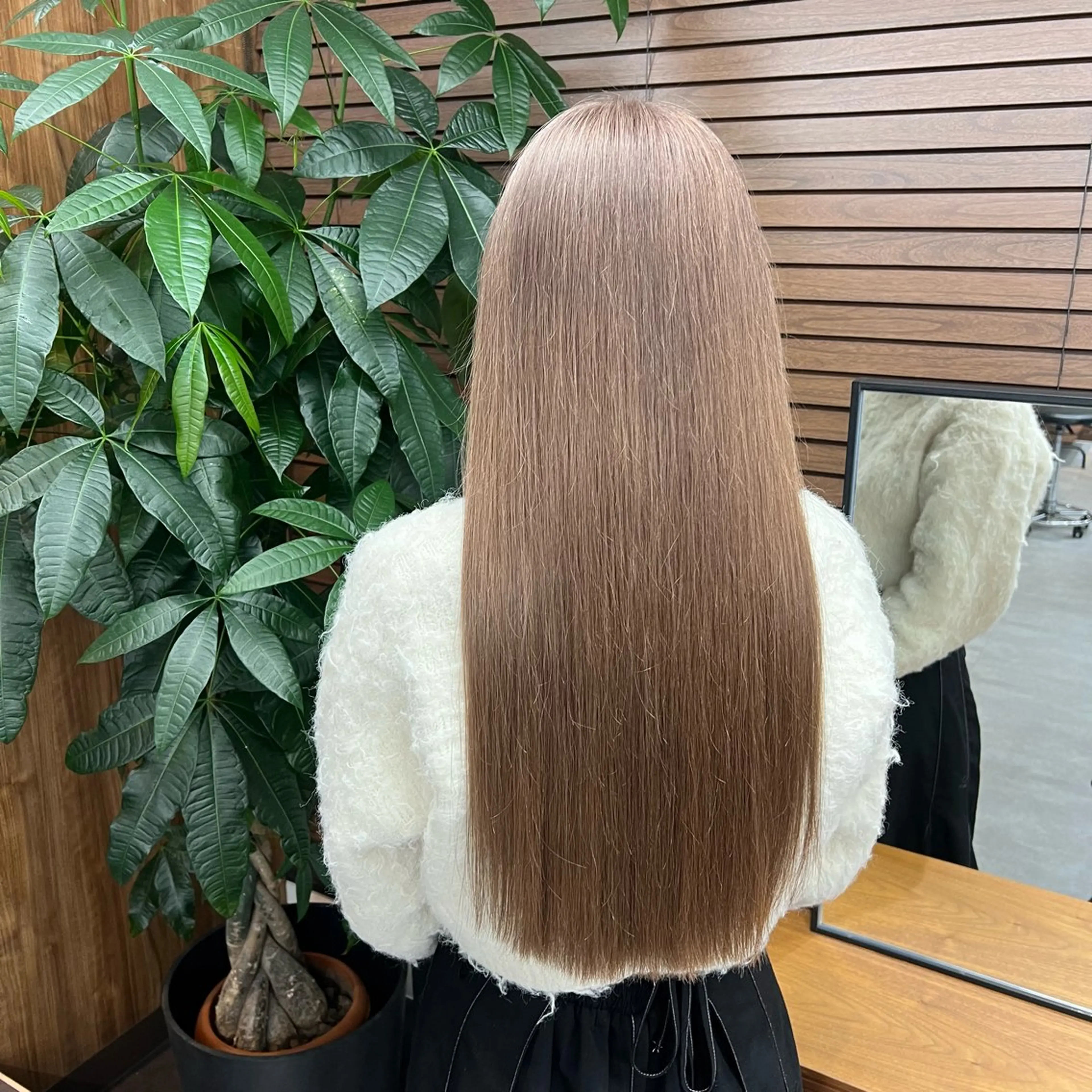 ロング カラー ベージュカラー ブリーチ ブラウンカラー ブラウンベージュ 透明感カラー ショート/ウルフ カットモデル募集のヘアスタイル