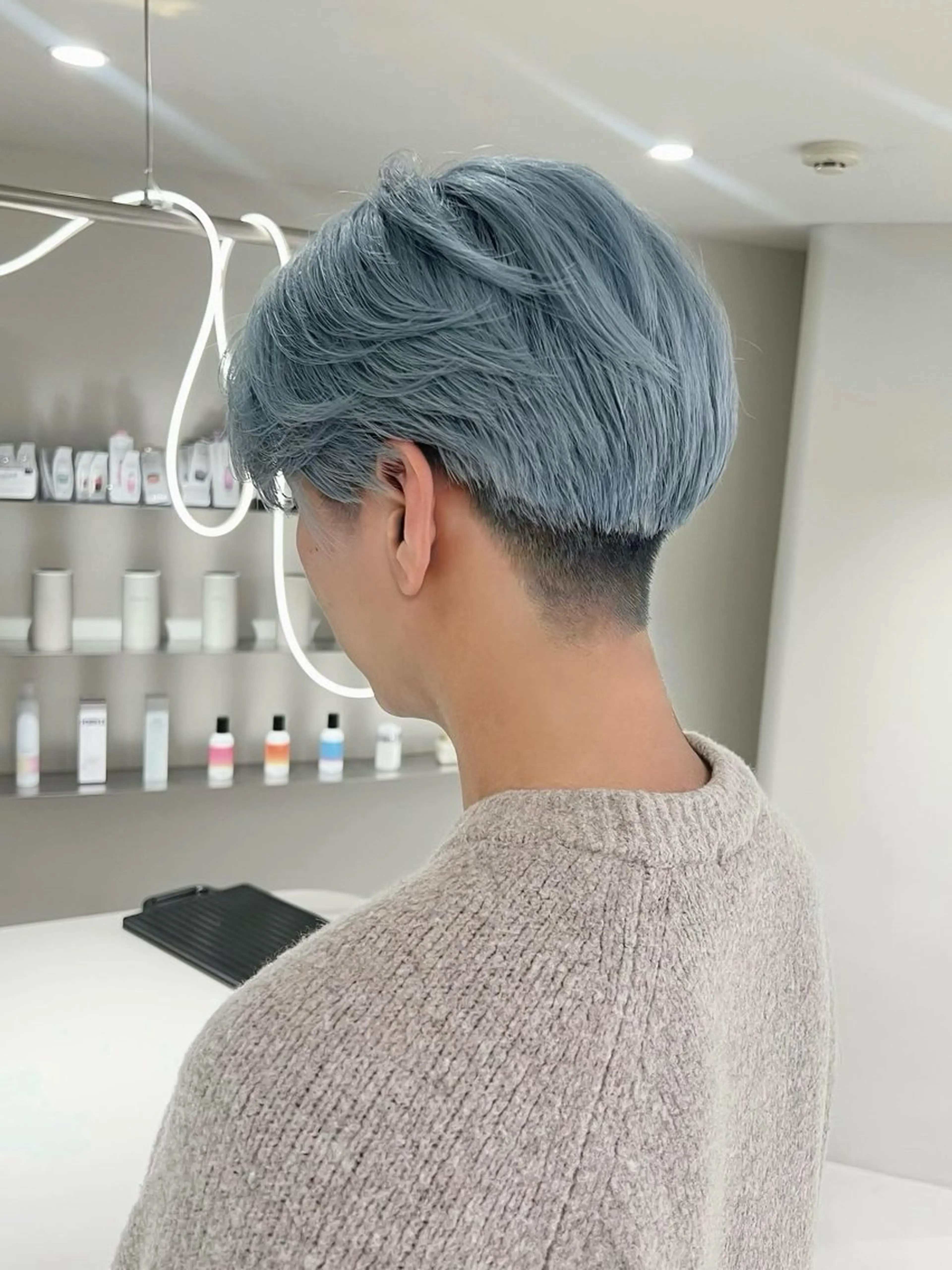 ショート カラー ブリーチ ブルーカラー RIN🪐 ウルフ／ハイトーンのヘアスタイル