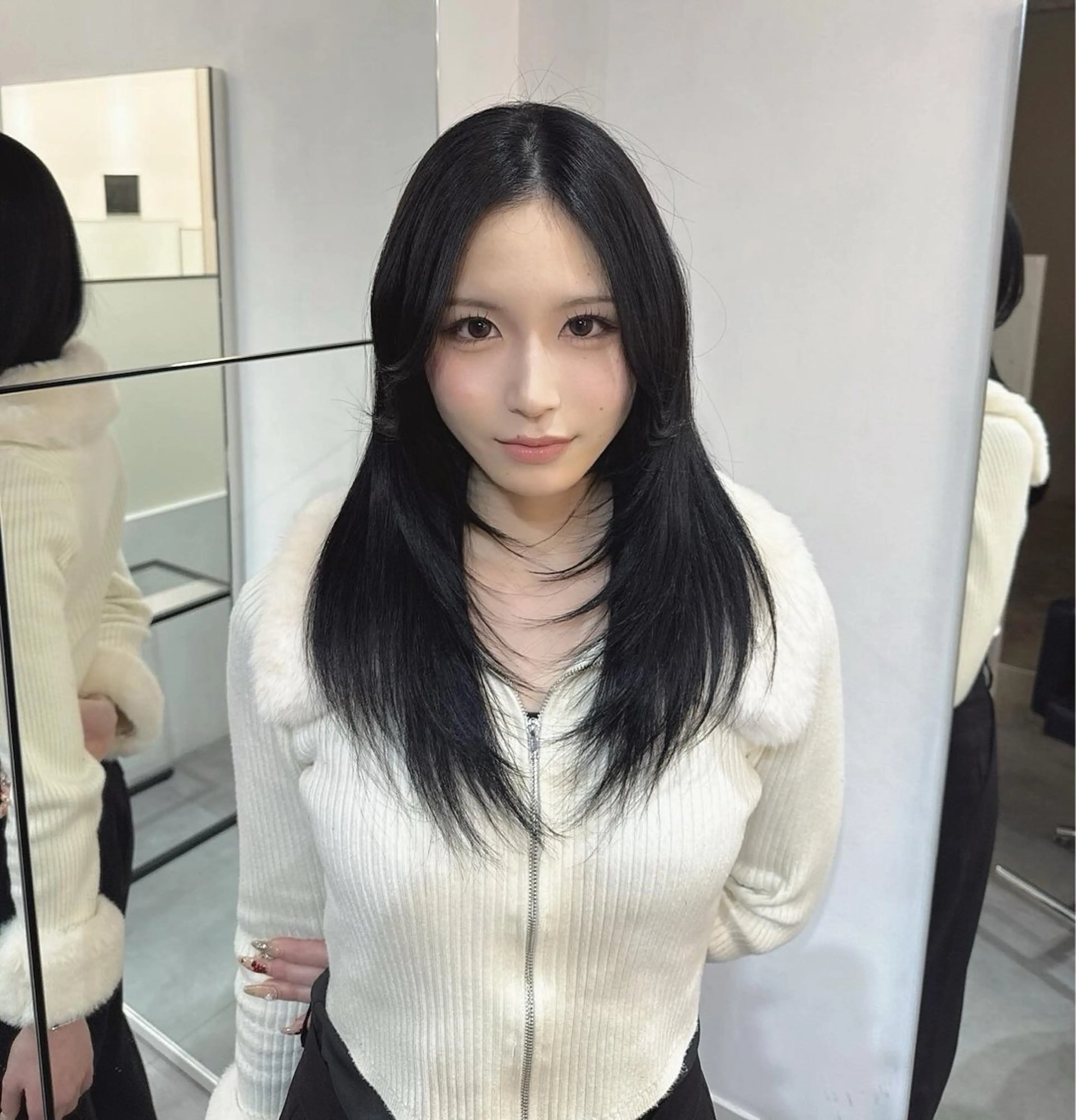 ロング カラー 黒髪 ブルーカラー ブルーブラック レイヤーカット Labo by ahnkism所属・FUUMI /韓国風/レイヤーのヘアスタイル