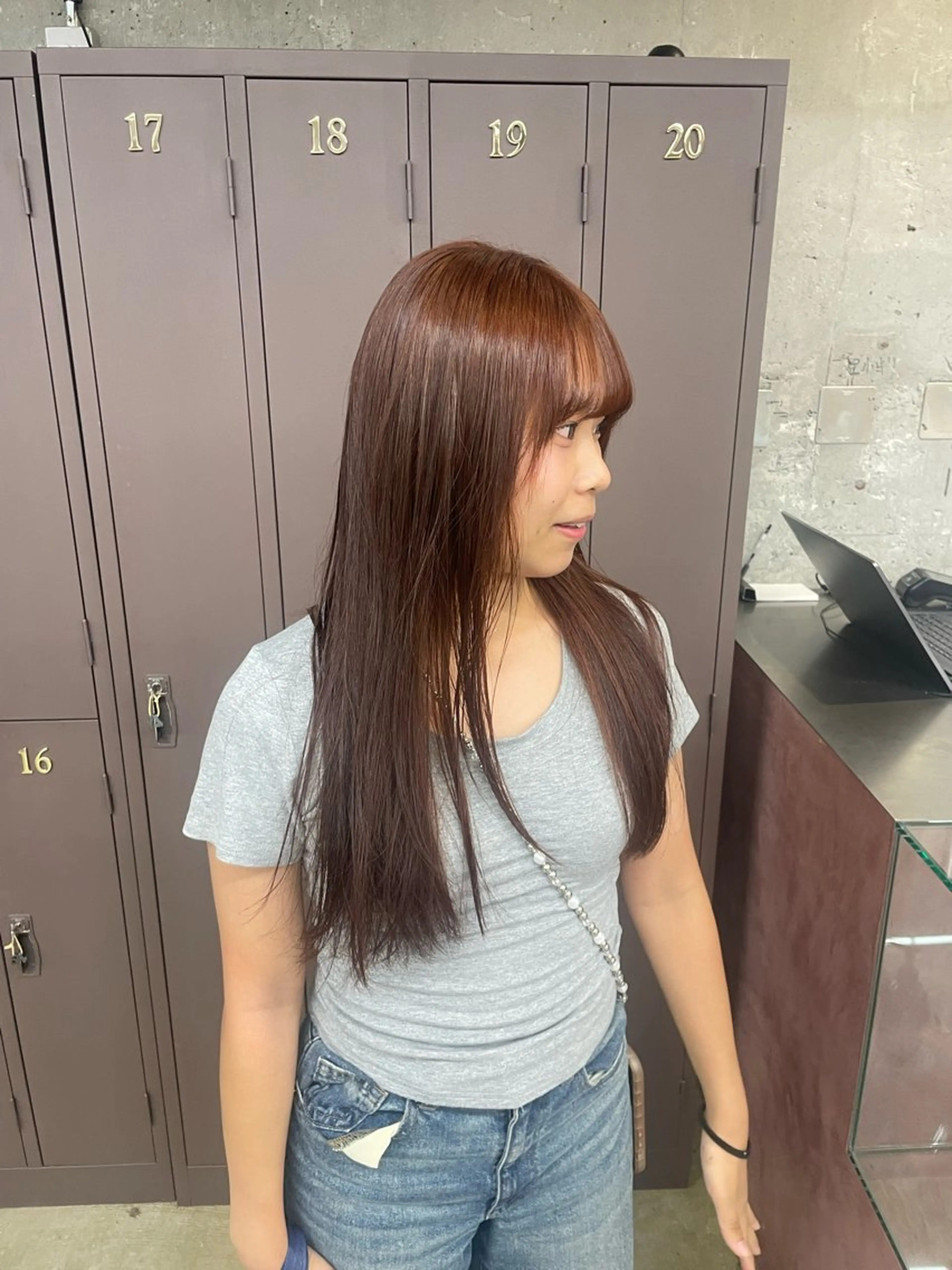 ロング ヘアカラー 鈴木瑛里／ブロンド ベージュ／男女のヘアスタイル