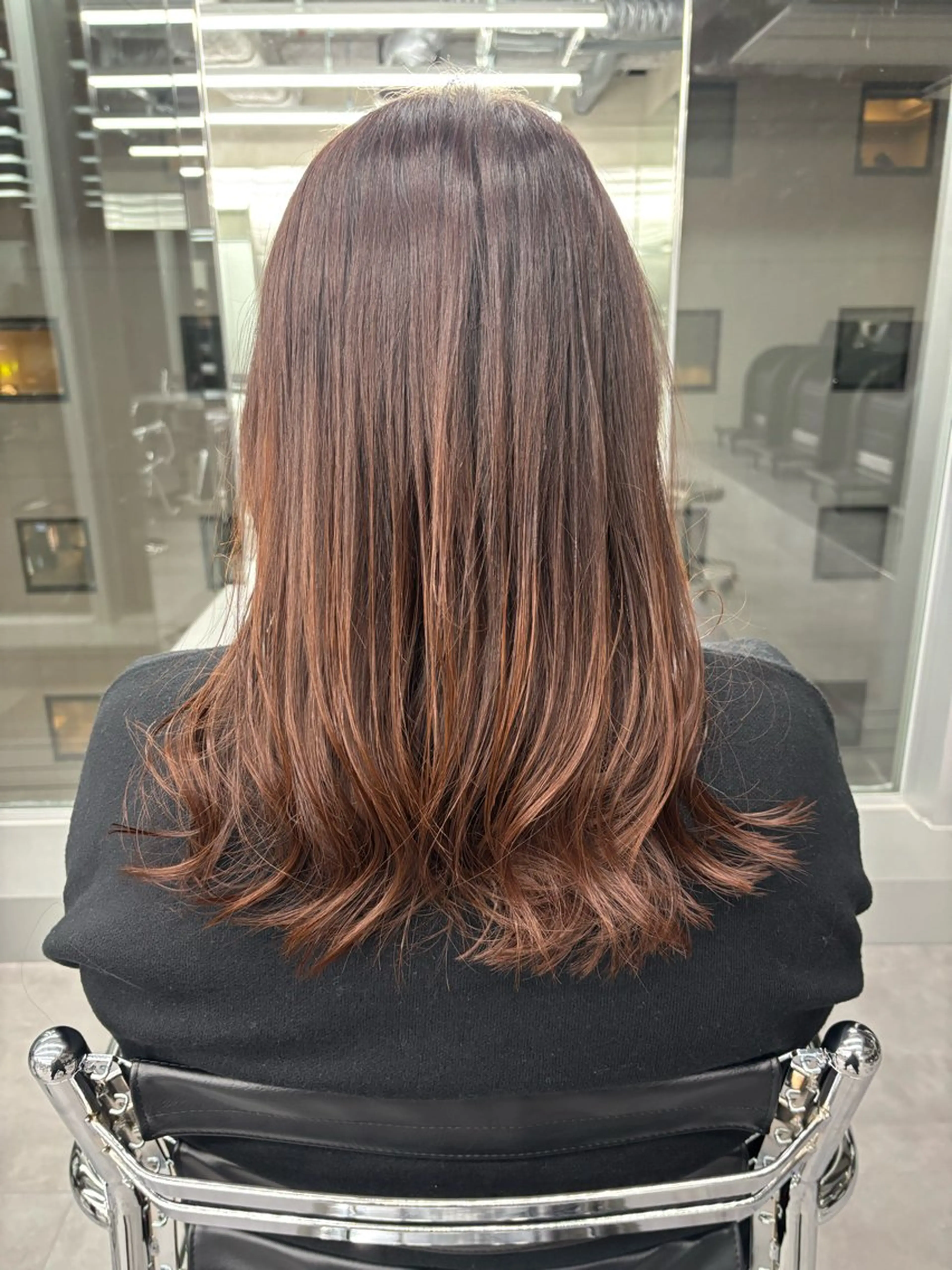 ミディアム 佐藤 莉子のヘアスタイル