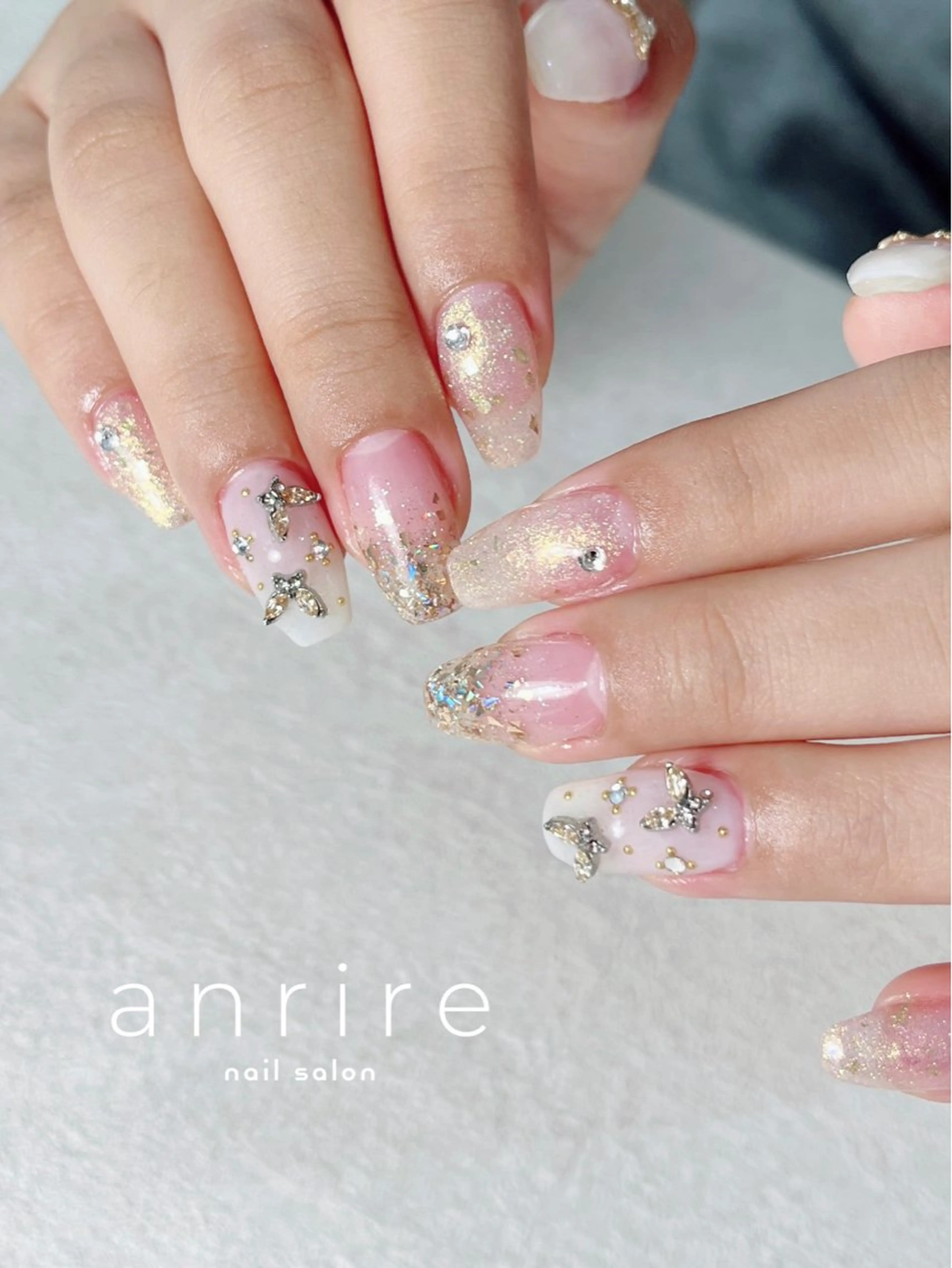 ネイル 成人式 ジェルネイル ゴールド キラキラネイル ラメ(グリッター) ハンドネイル nailsalon anrireのネイルデザイン