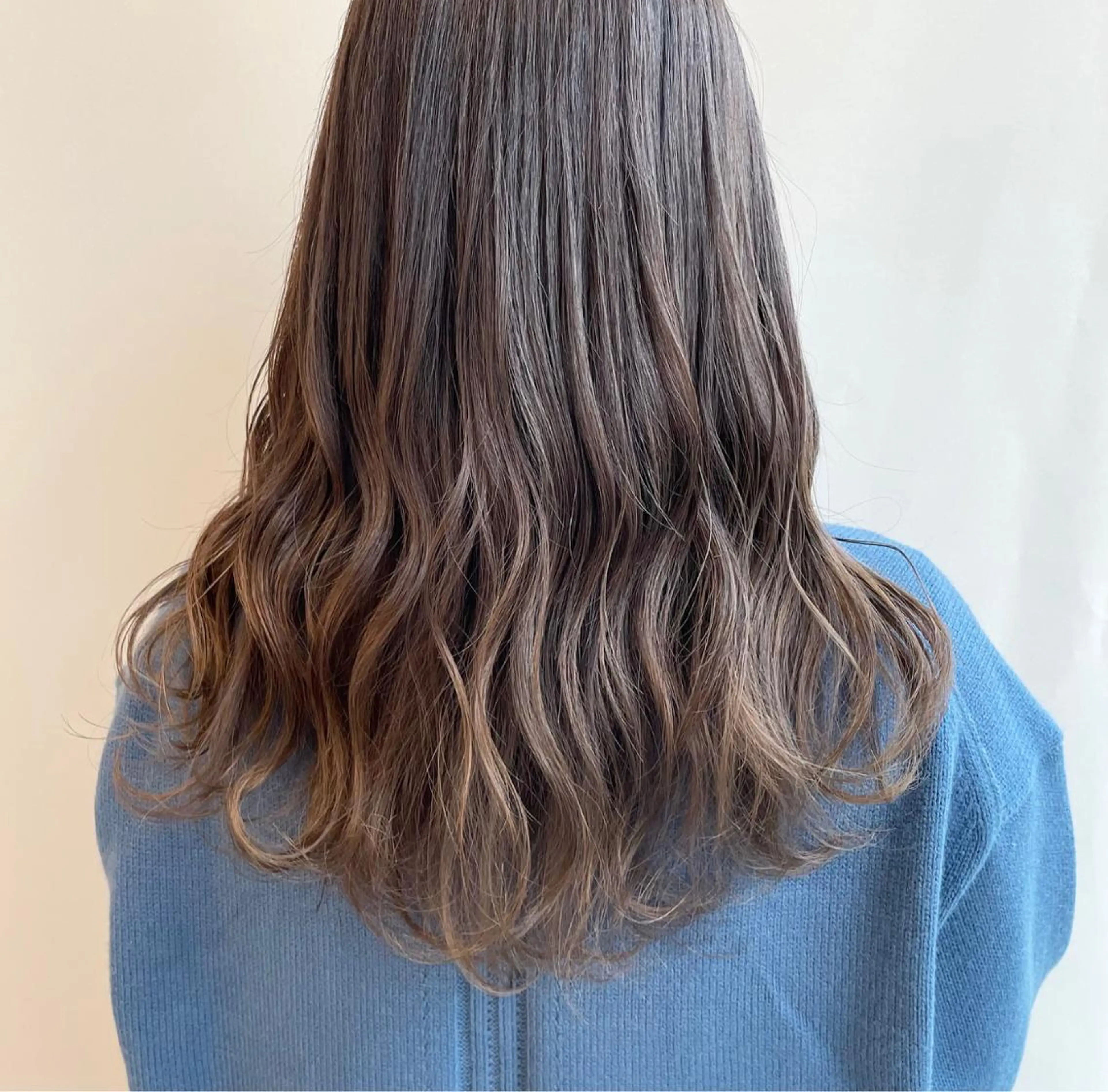 カラー 山口 莉奈のヘアスタイル