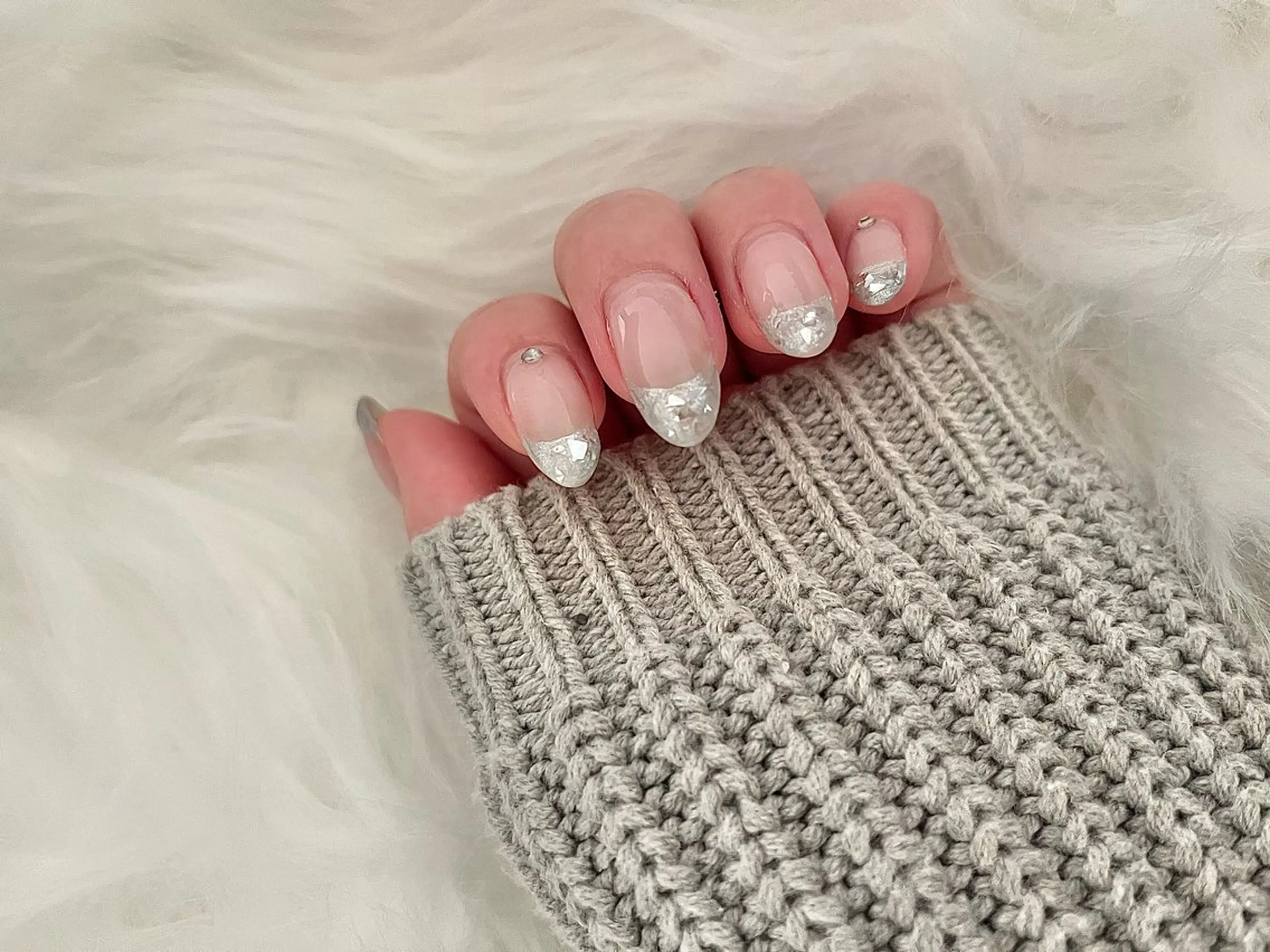 ネイル フレンチネイル ガラスフレンチ ストーンネイル ハンドネイル muui -Nail-のネイルデザイン