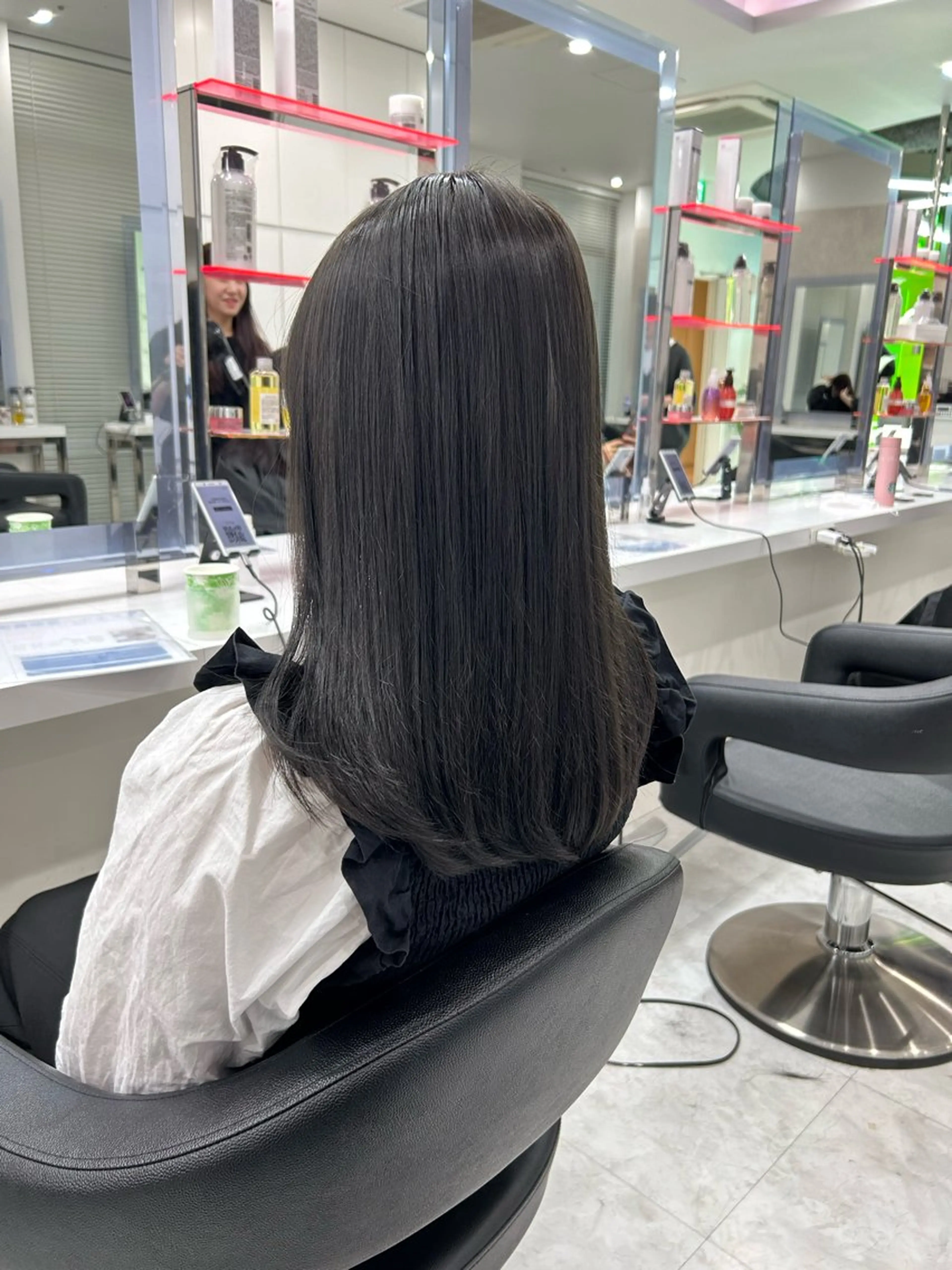 セミロング カラー アッシュ アッシュグレー ブリーチ 透明感カラー ブリーチなしカラー 韓国カット/ パーマ/KOTAのヘアスタイル