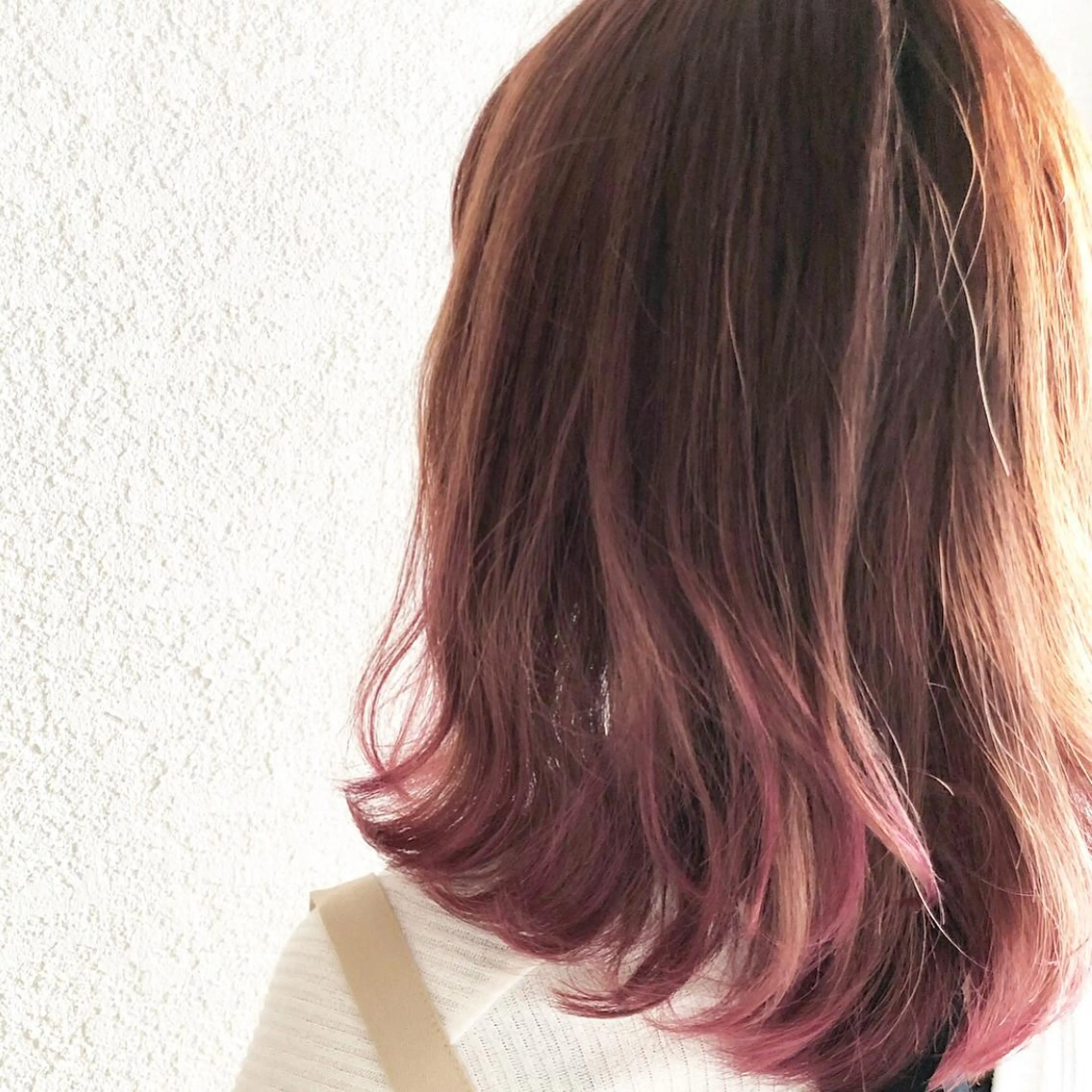 ミディアム ピンクブラウン AIR HEALのヘアスタイル