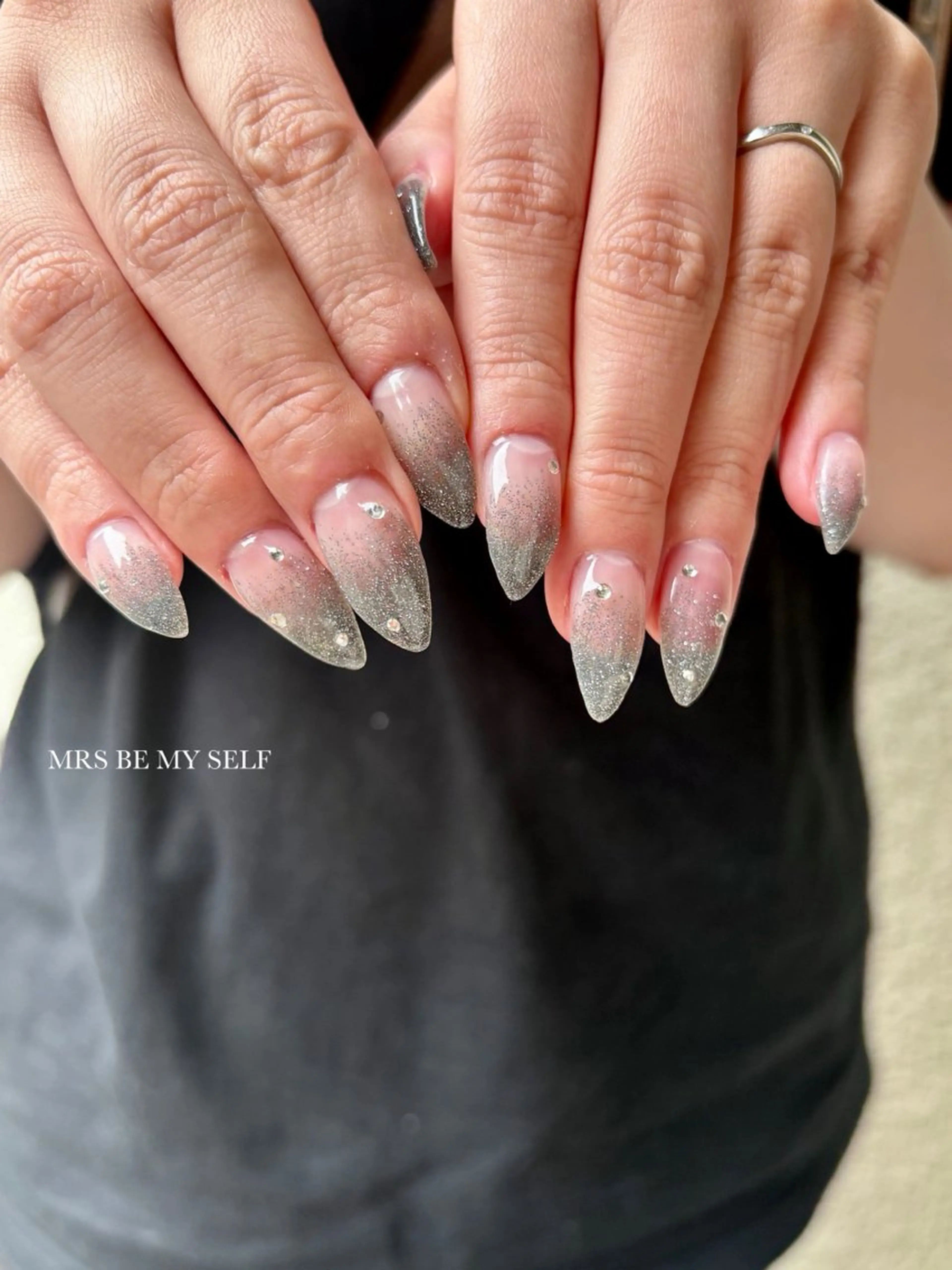 ネイル フラッシュネイル グラデーション ストーンネイル フットネイル MRS/ miyu🎀のネイルデザイン