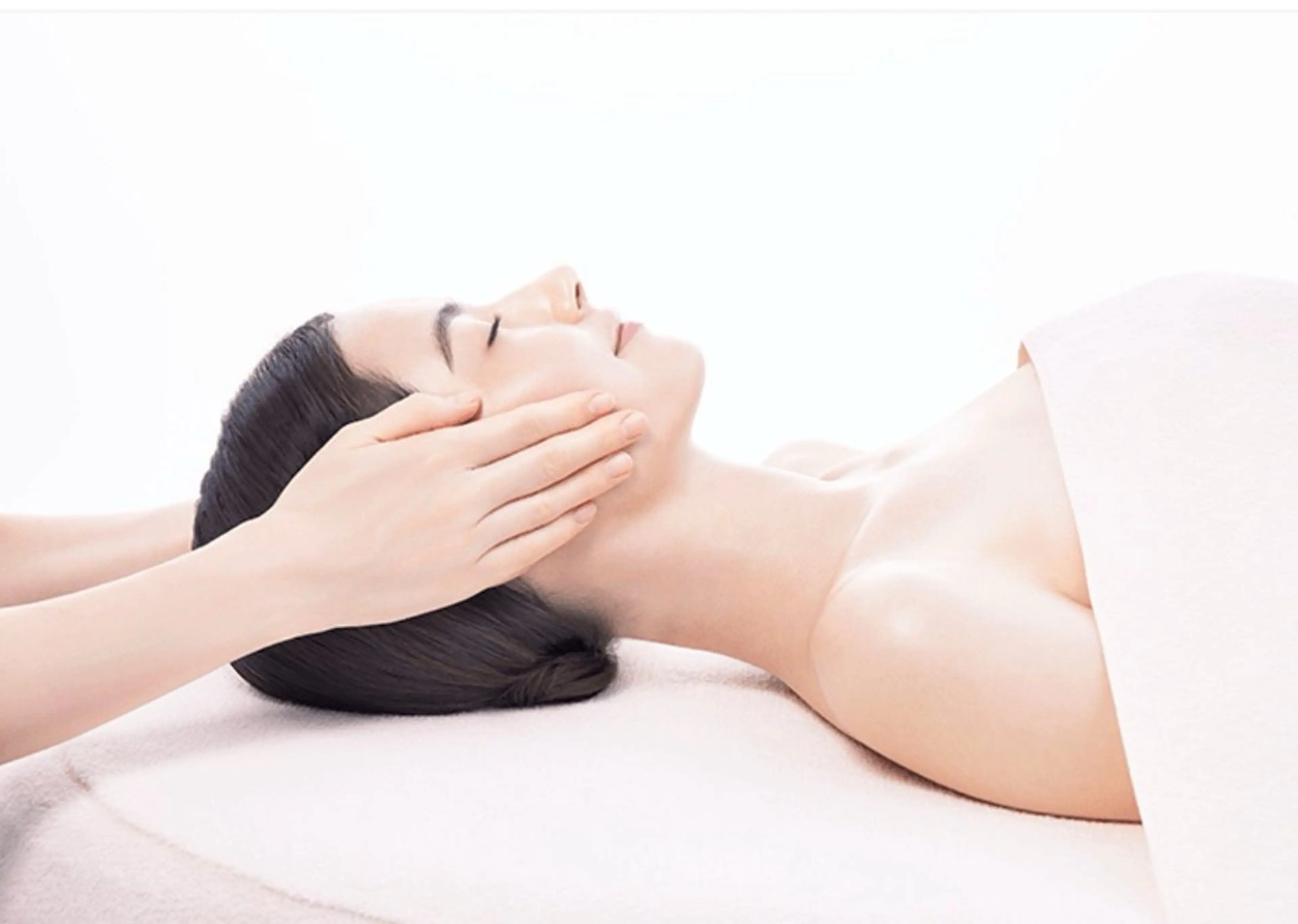 フェイシャル&デコルテ🉐の写真