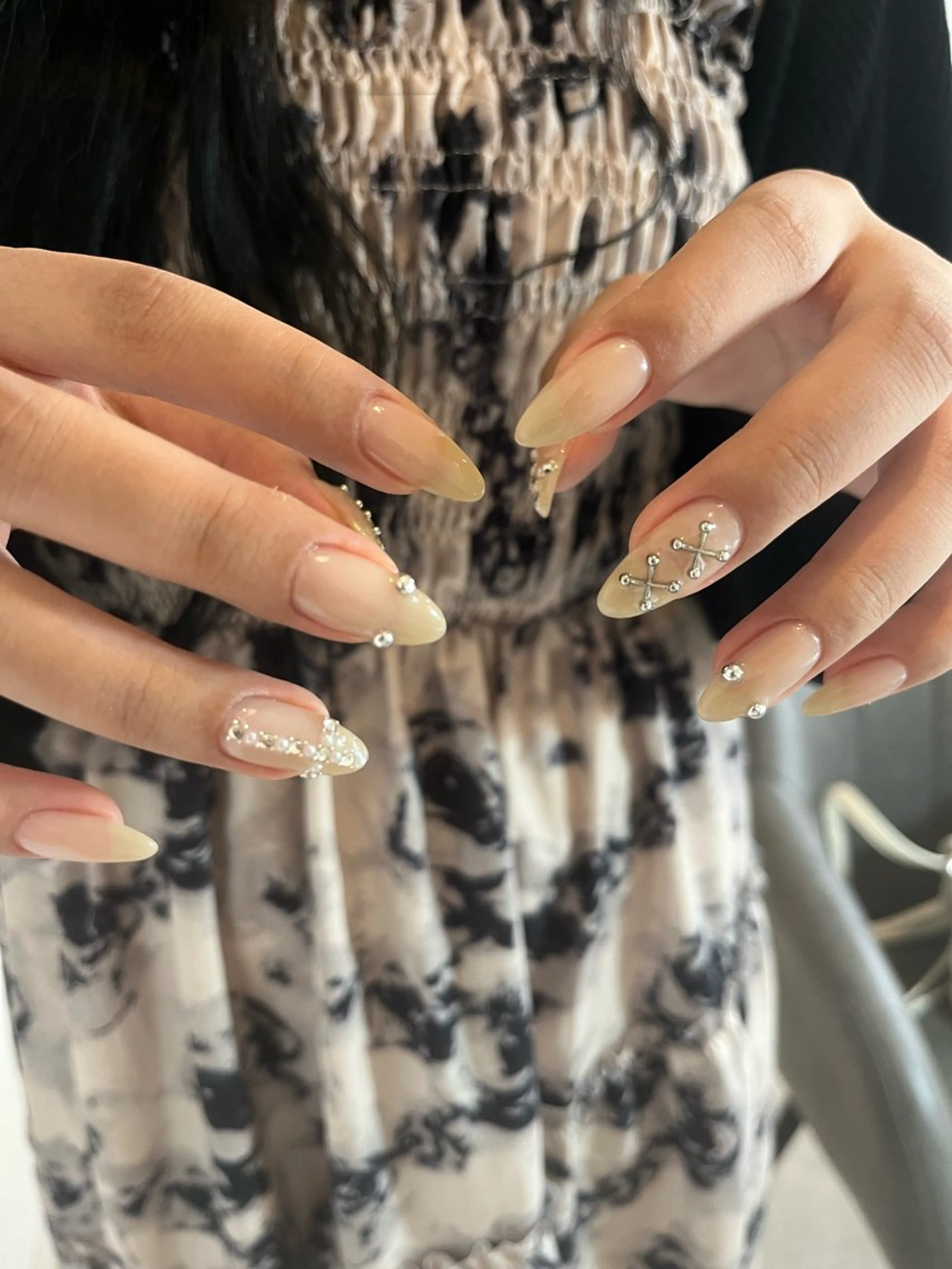 ネイル ストーンネイル luster shihoのネイルデザイン