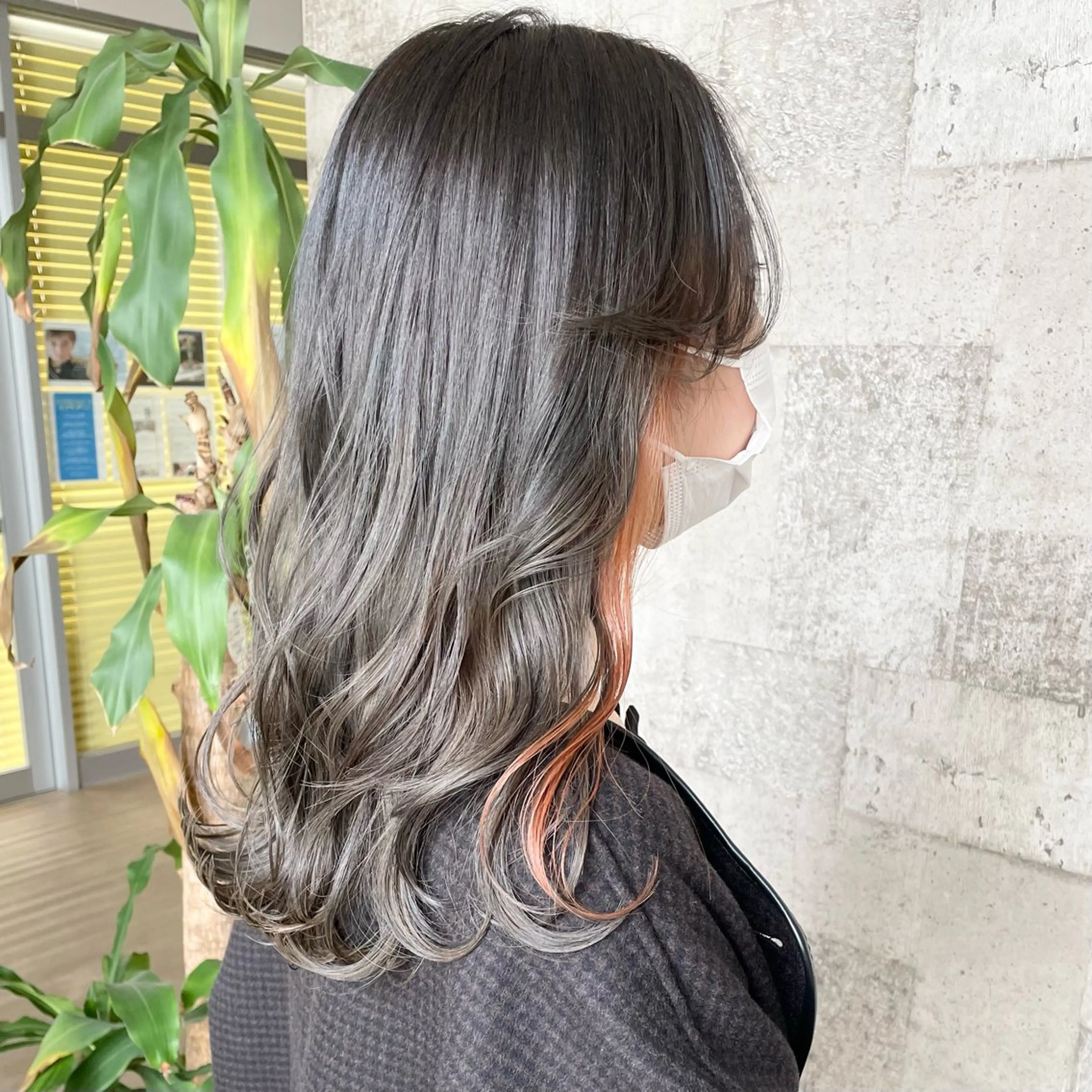 セミロング カラー ブリーチ ケアブリーチ イヤリングカラー グレージュ インナーカラー 村上 遥香 店長スタイリストのヘアスタイル