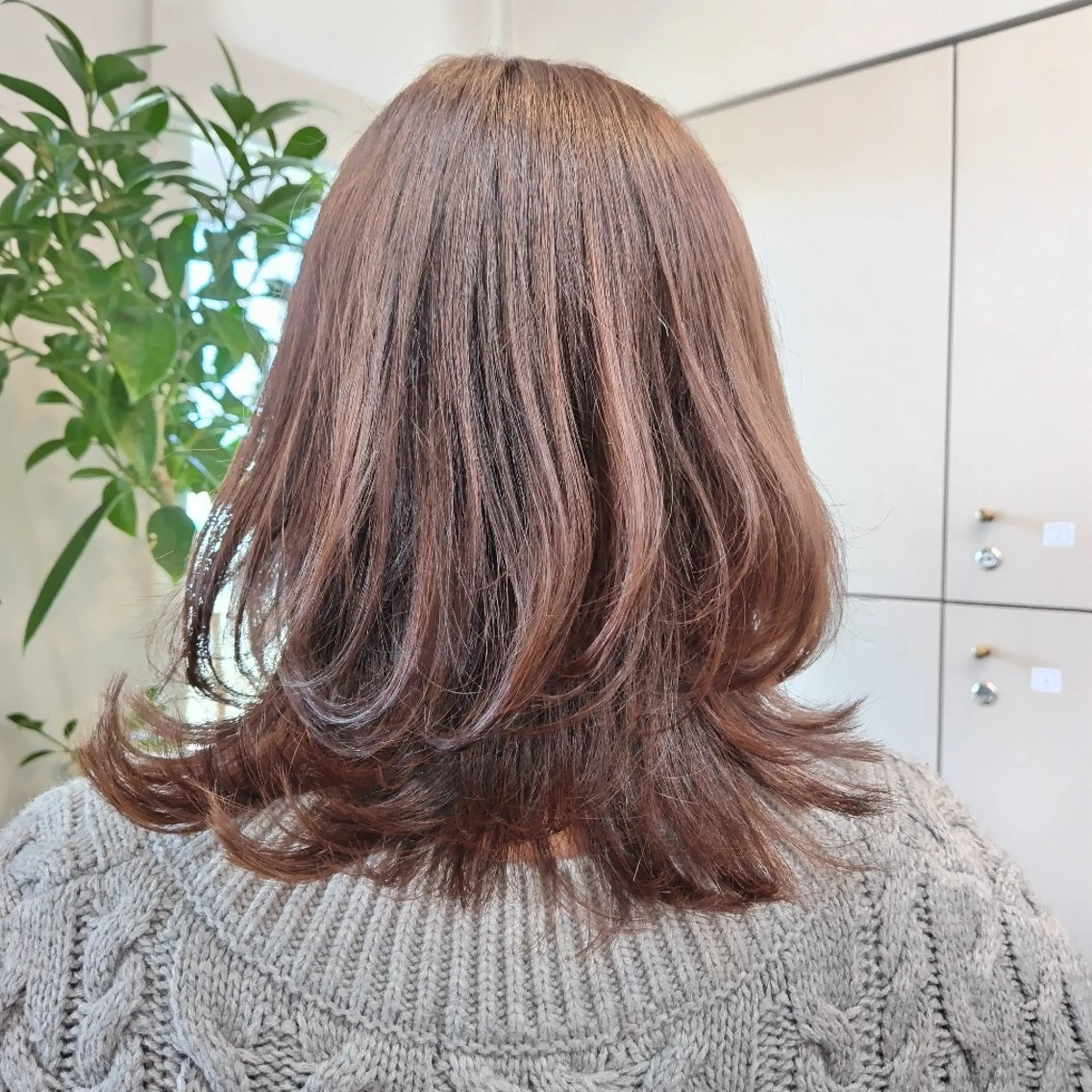 ミディアム カラー 外ハネヘア ウルフカット 小島 崇子のヘアスタイル