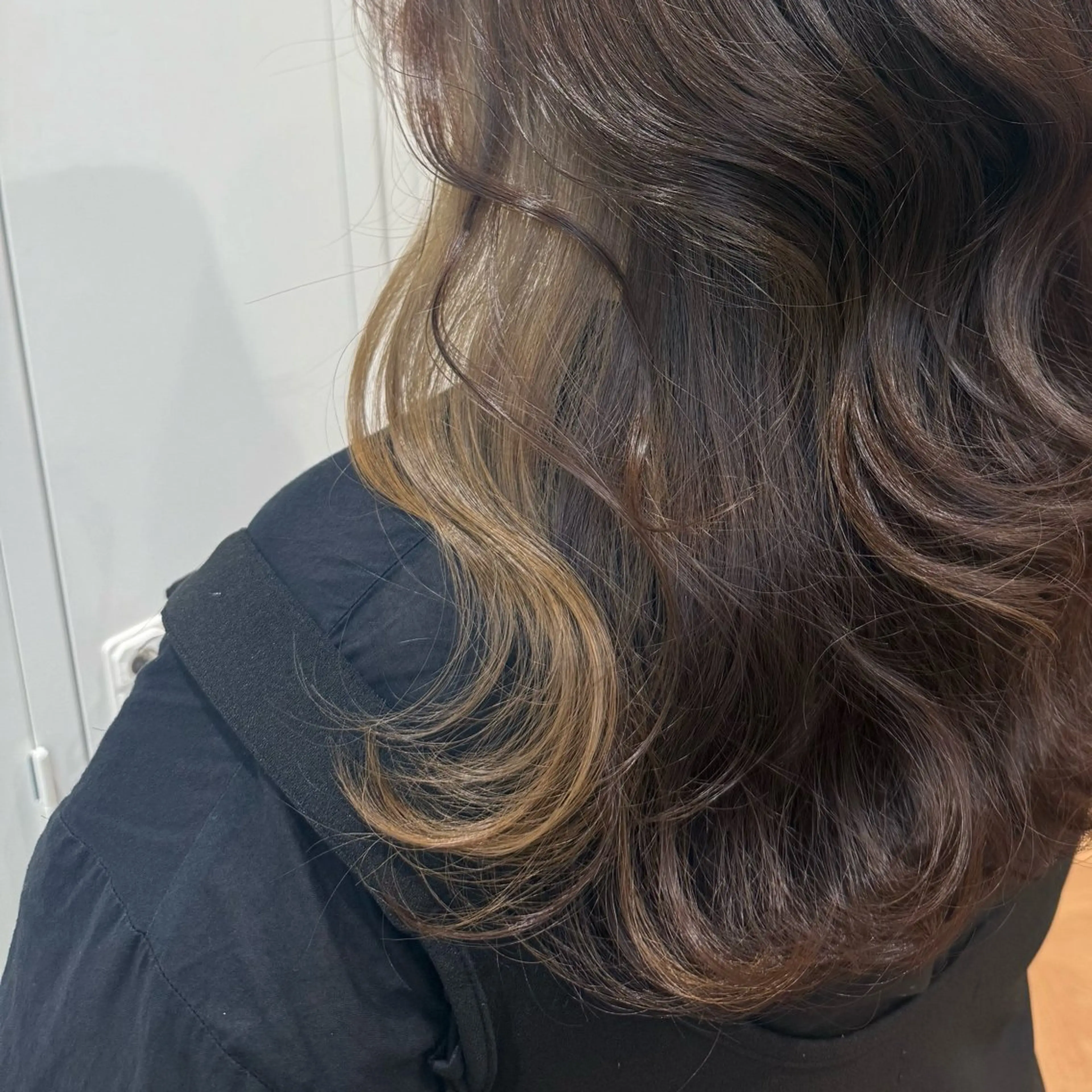 セミロング カラー ヘアアレンジ キヨミ 韓国レイヤーカットのヘアスタイル