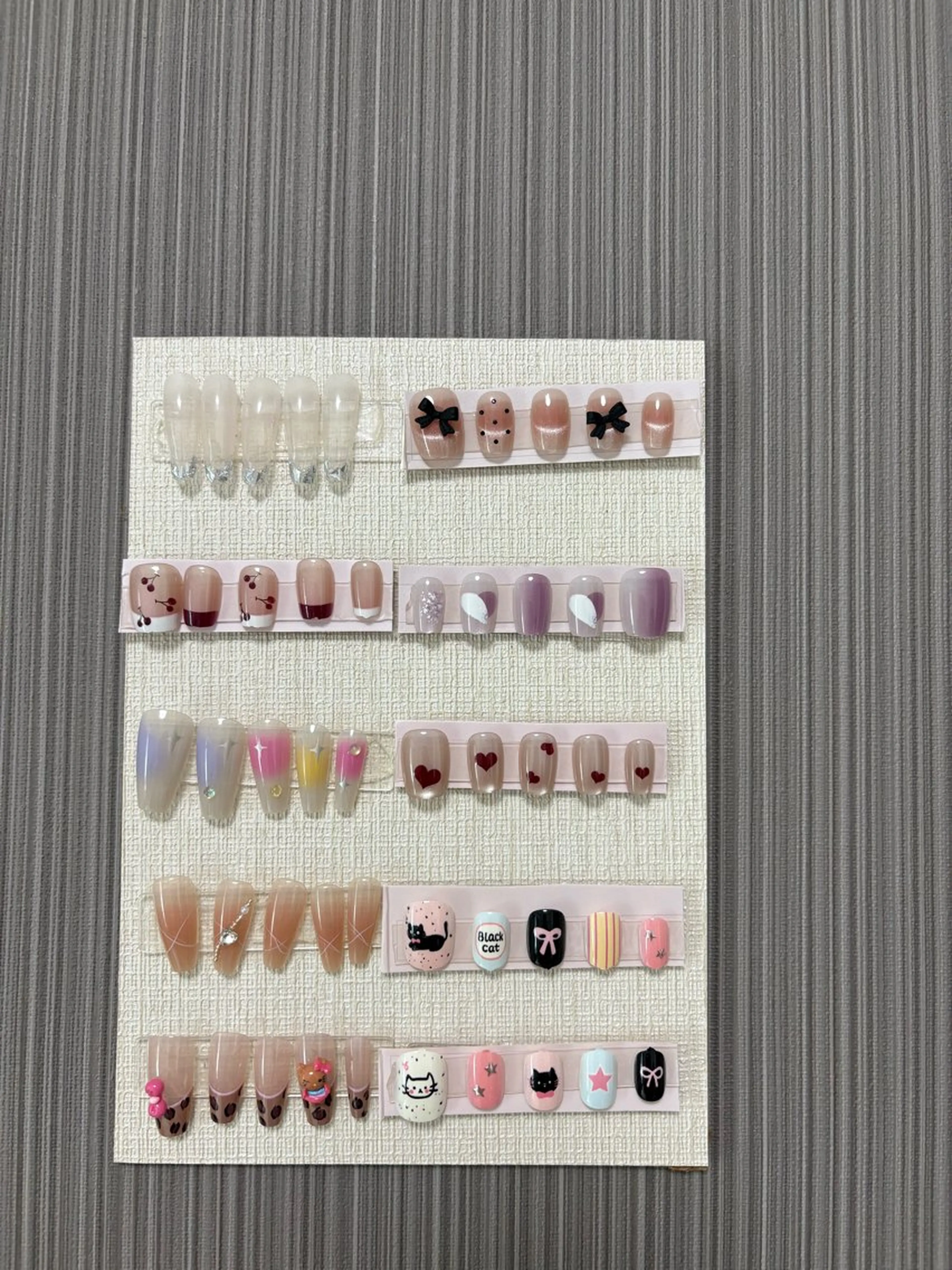 ネイル¥5980円のデザインです。の写真