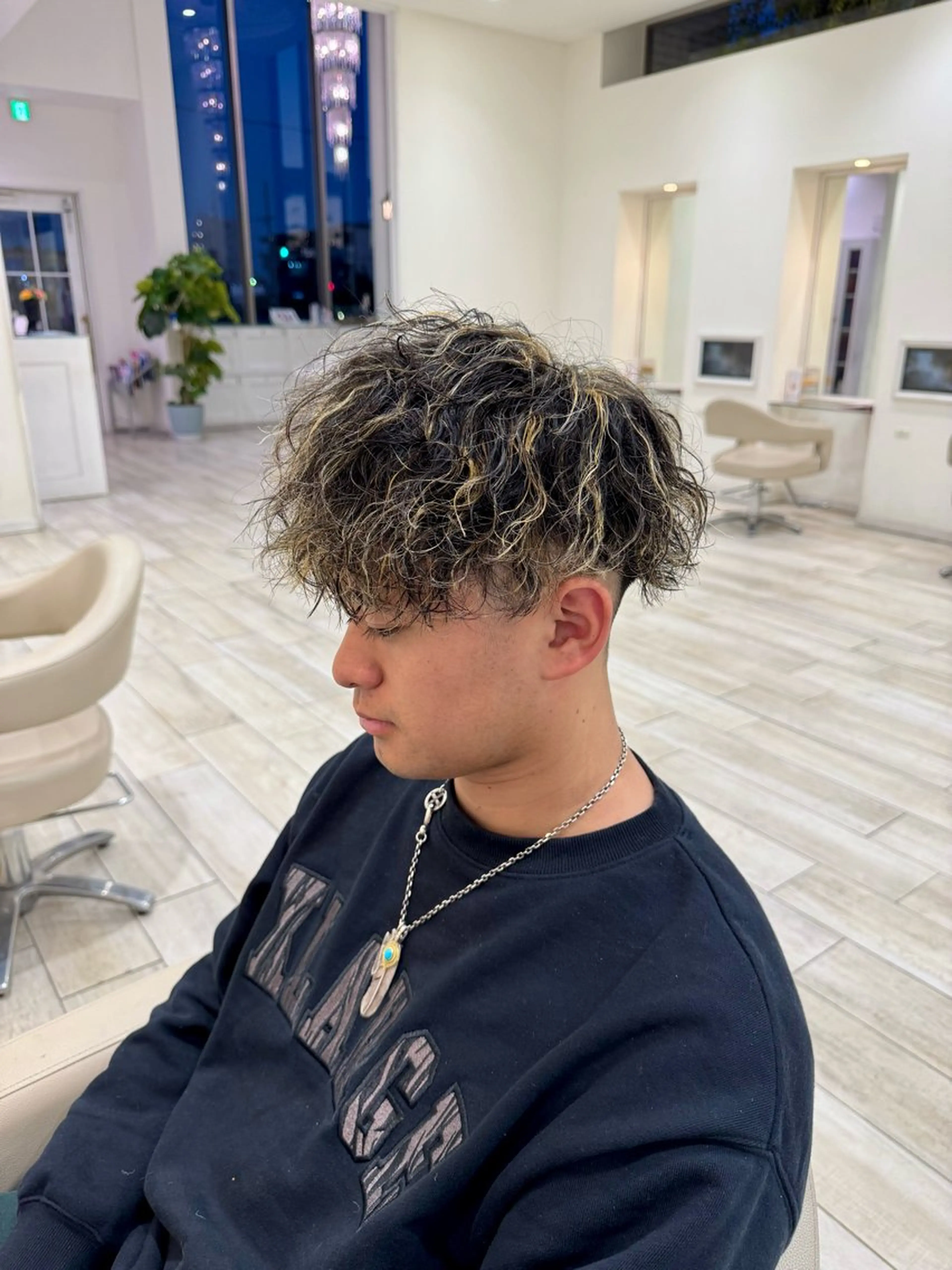 カラー パーマ メンズ カット ヘアカラー パーマ メンズカットパーマ 伊藤瑠星のヘアスタイル