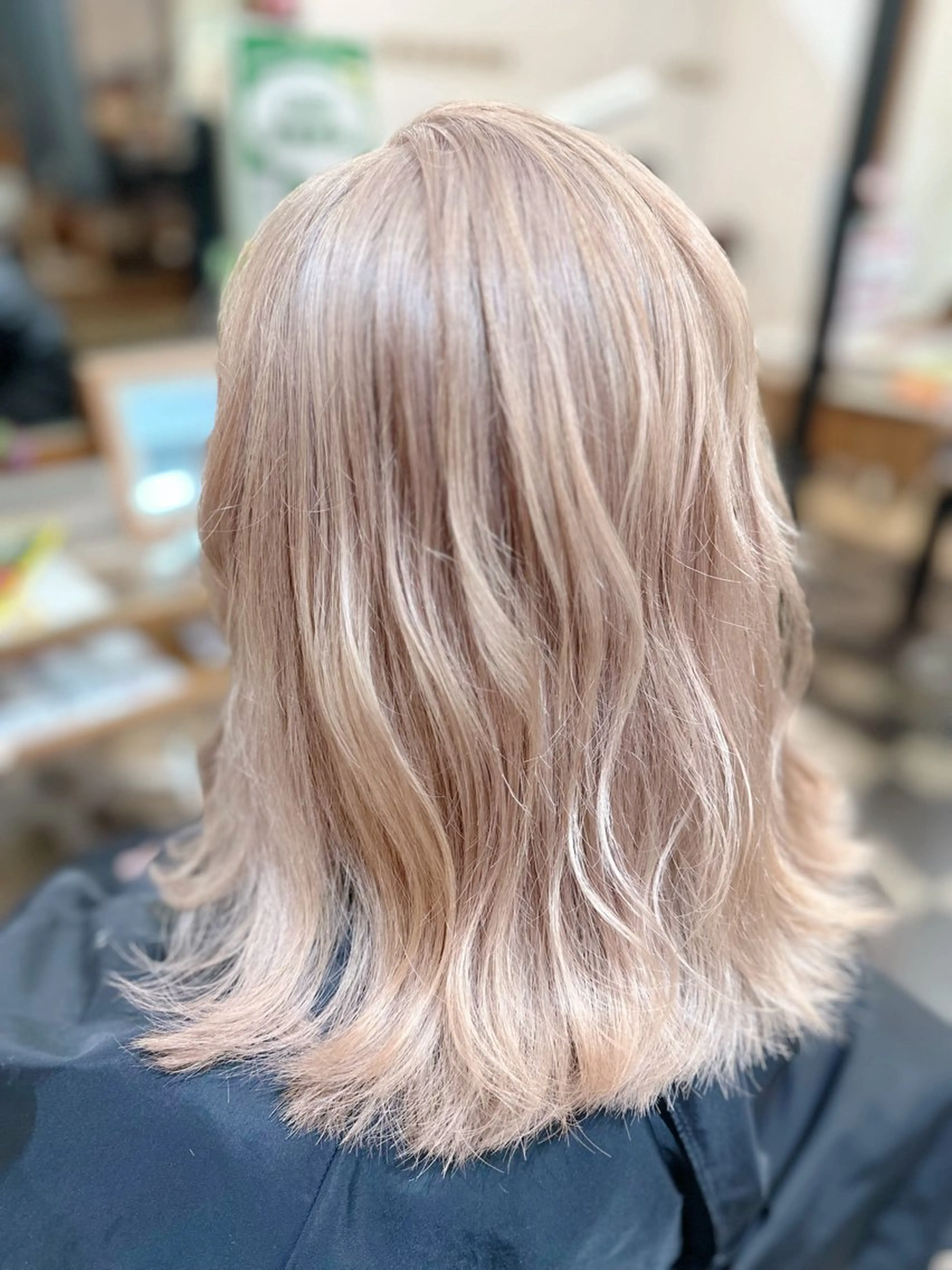 ミディアム ヘアカラー 🩶BRAS 🩶のヘアスタイル