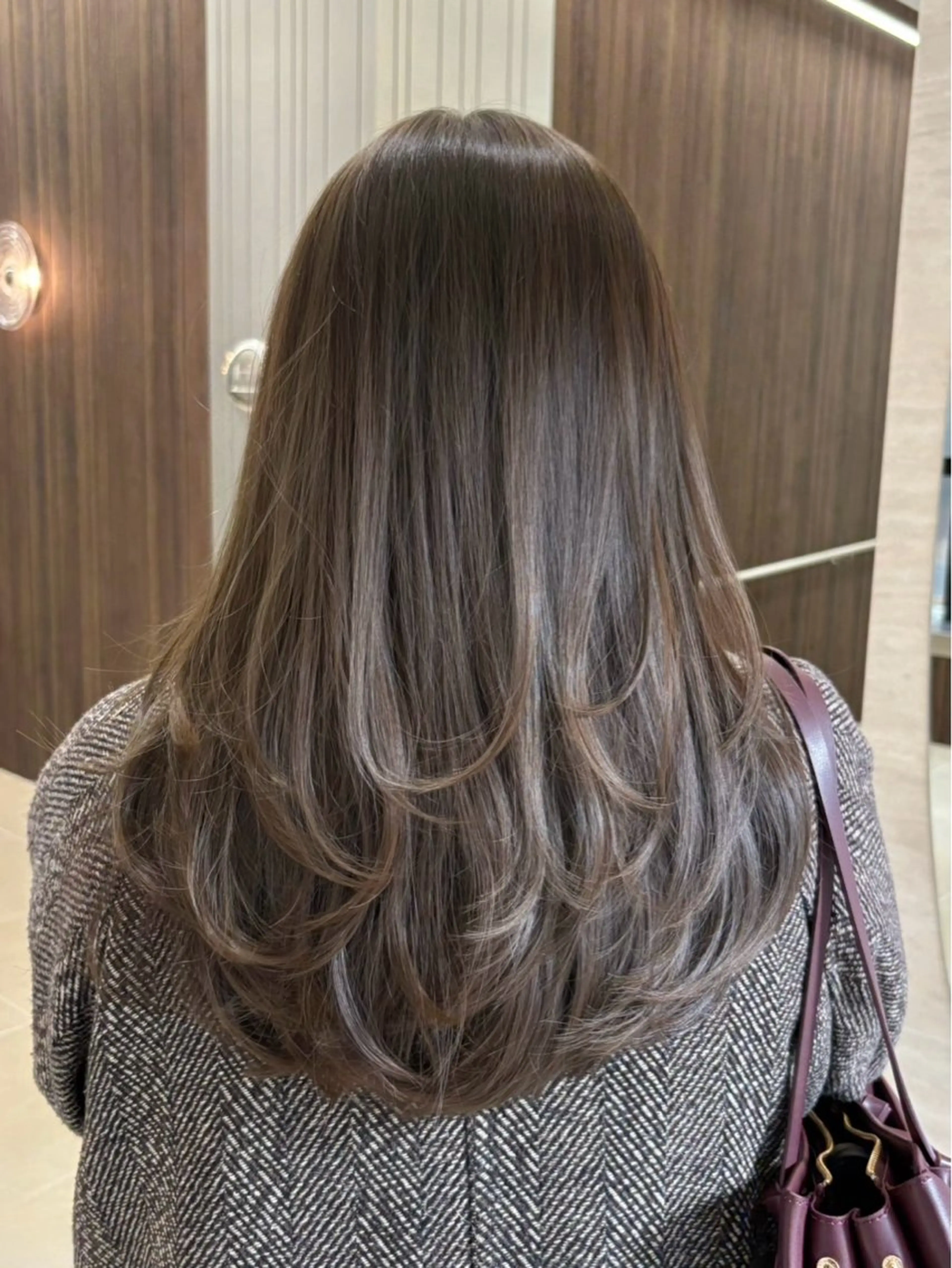 ロング レイヤーカット ロング 小顔カット カット ヘアカラー トリートメント タッセルボブ/韓国 レイヤー/髪質改善のヘアスタイル