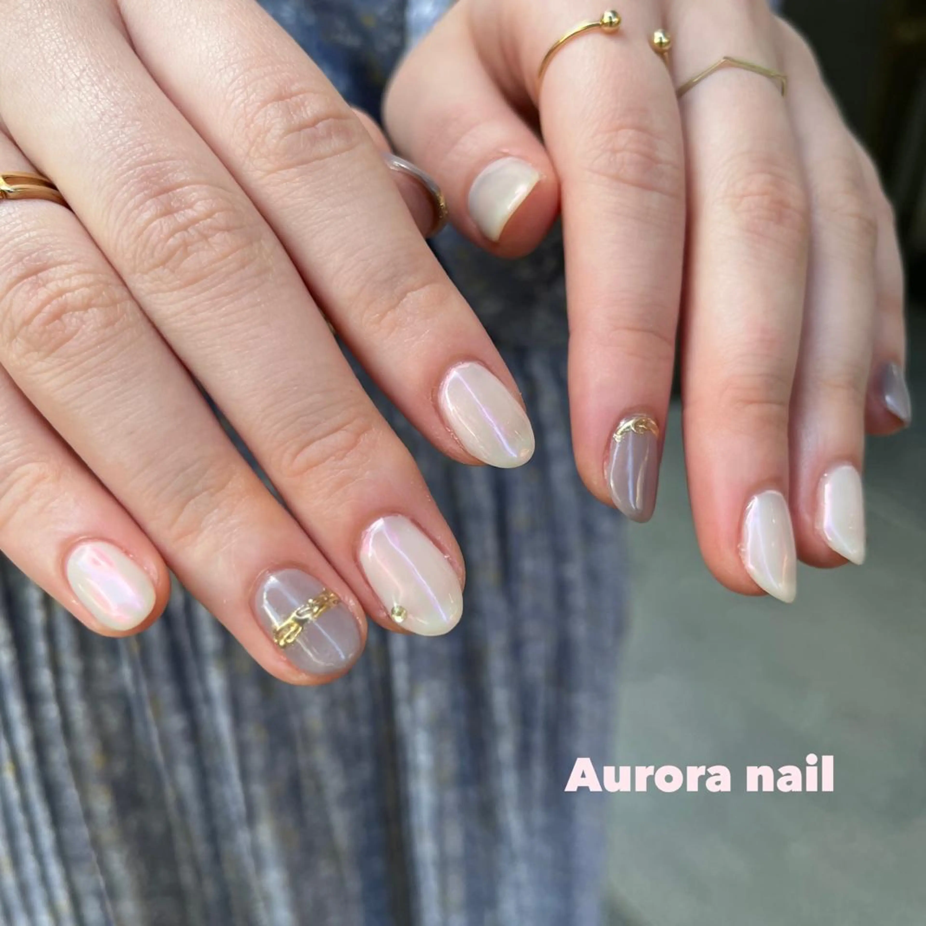 ネイル オーロラネイル ゴールド 関谷 真登佳のネイルデザイン