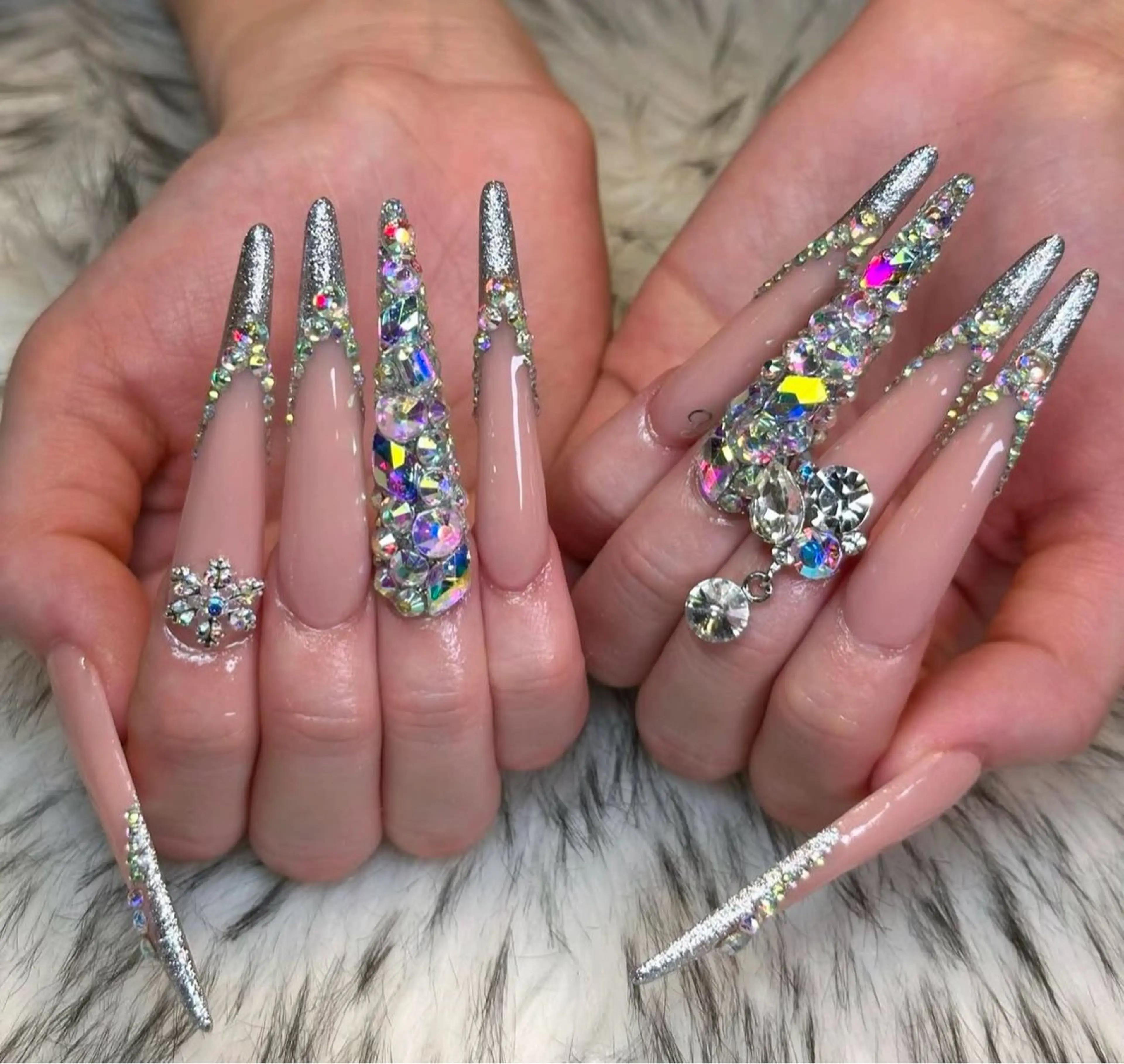 ネイル グラデーション キラキラネイル ワンカラーネイル 冬ネイル Jenn Nail Salonのネイルデザイン