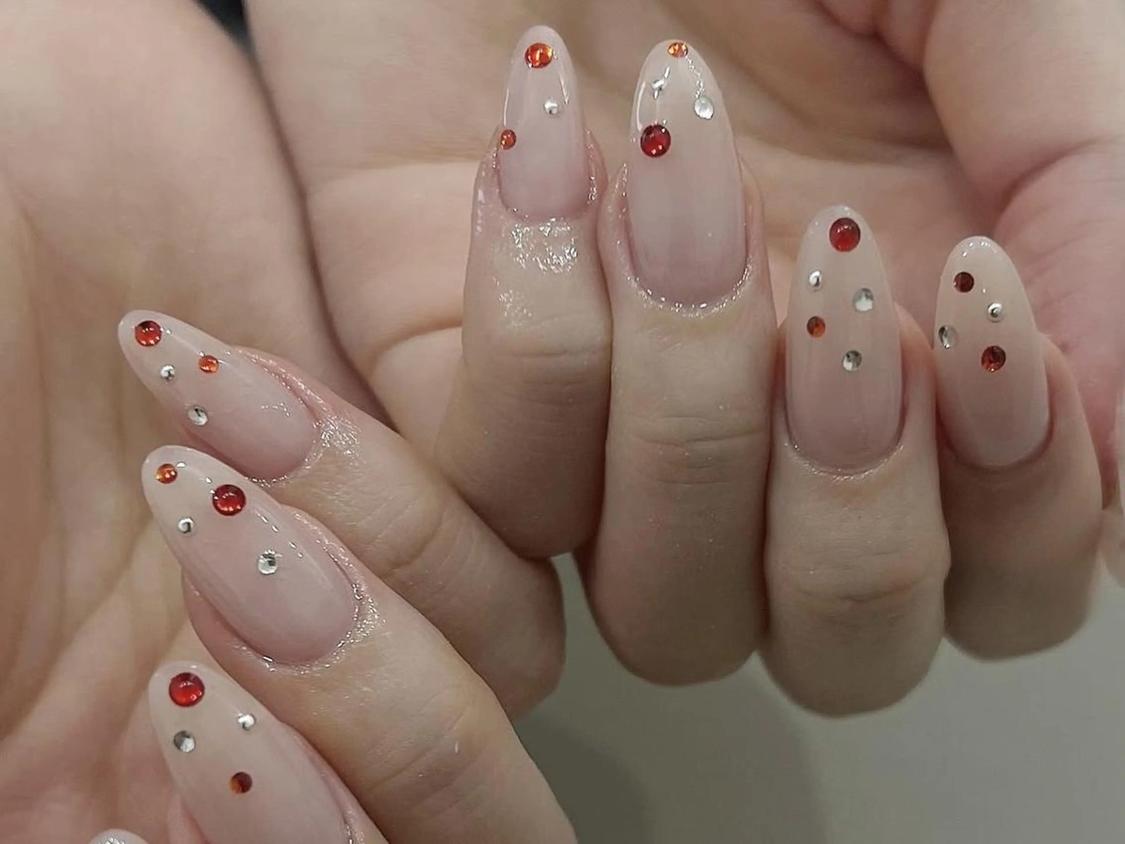 ネイル アートネイル 長さ出し ガーリー ハート キラキラネイル ハンドネイル 中野 REIのネイルデザイン