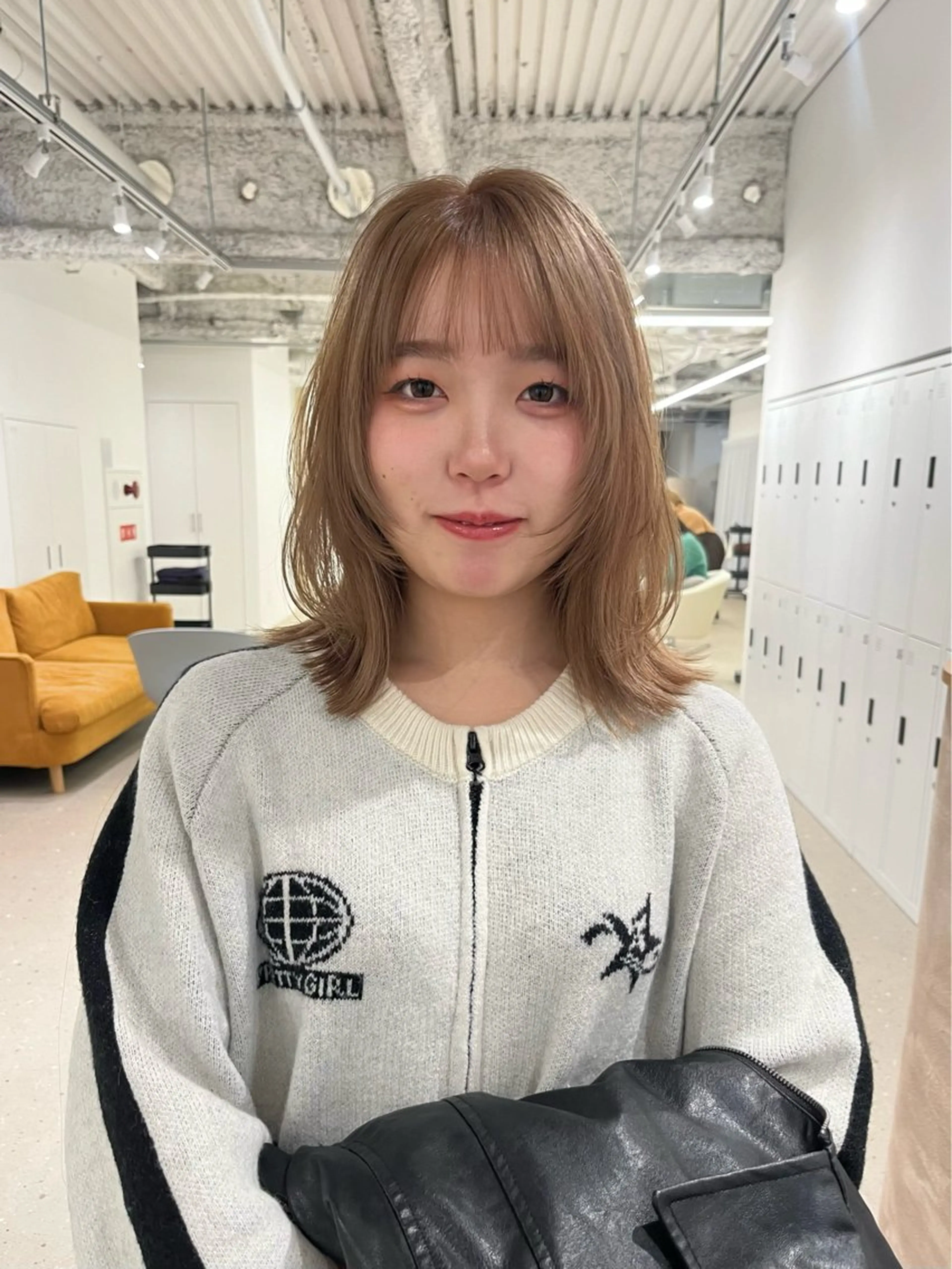 ミディアム 顔まわりレイヤー レイヤーカット 箱崎 凪沙のヘアスタイル