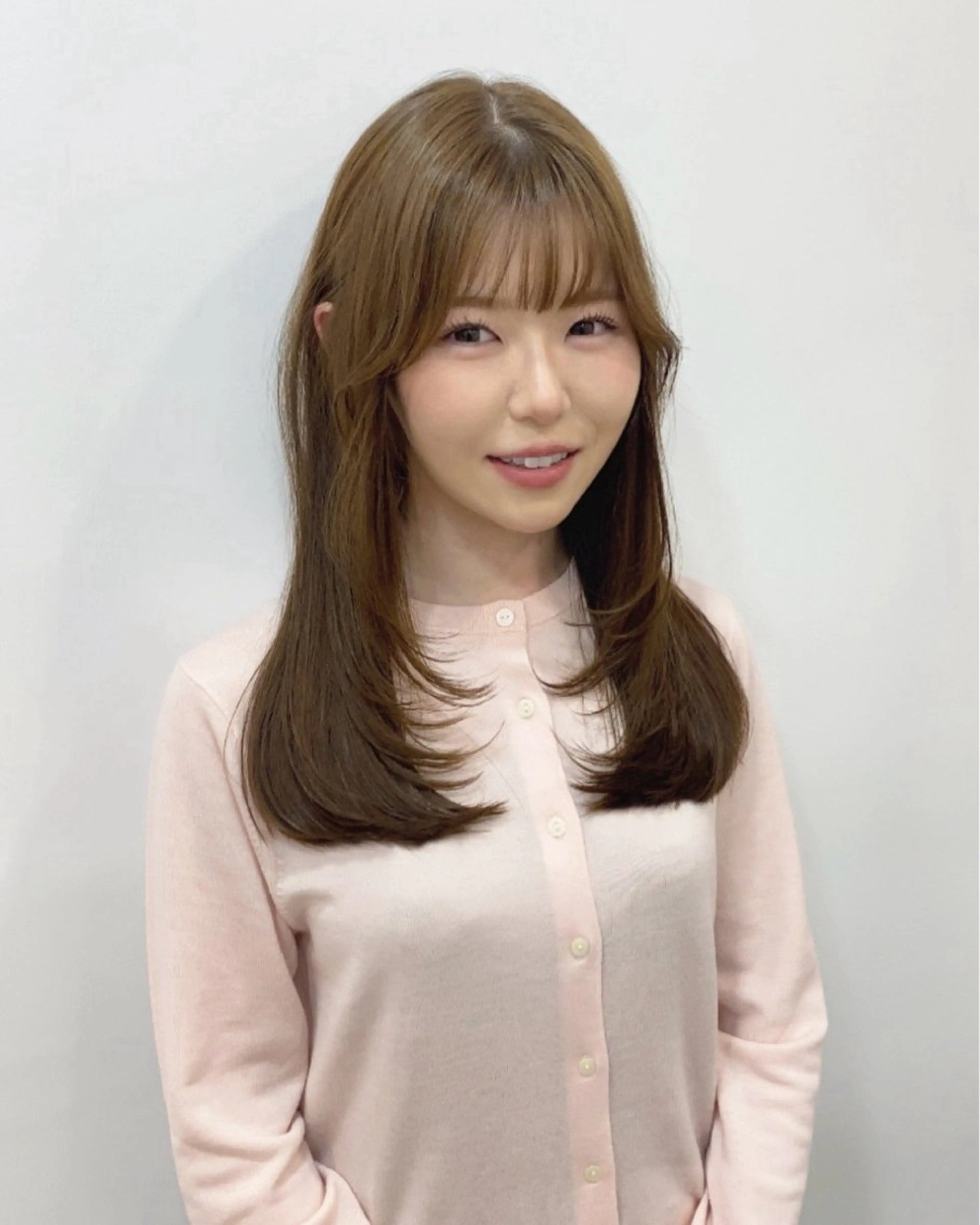 セミロング 葵 韓国オタク美容師 レイヤーカットのヘアスタイル