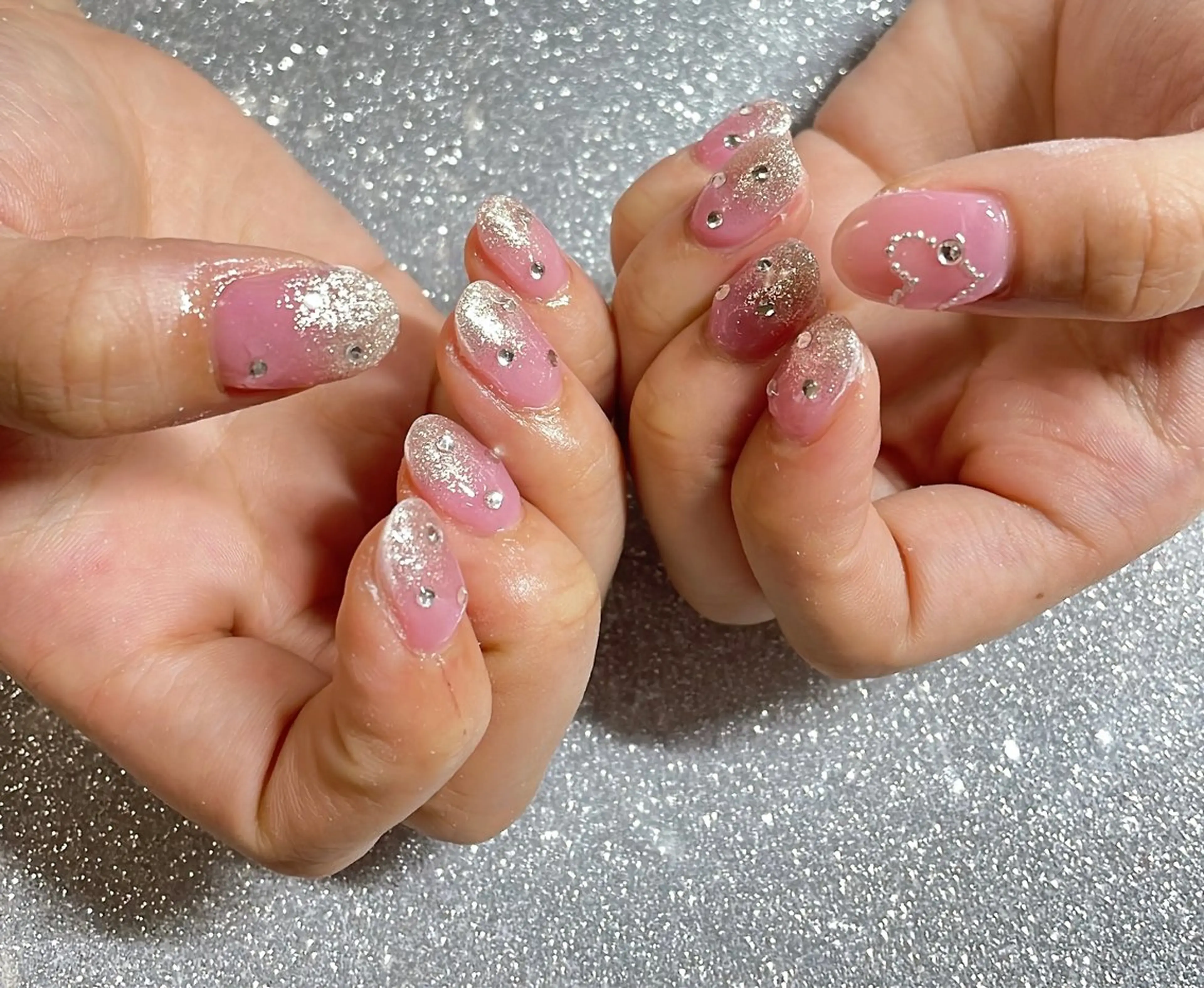 ネイル ハンドネイル VIERU 🌈🎀💖のネイルデザイン