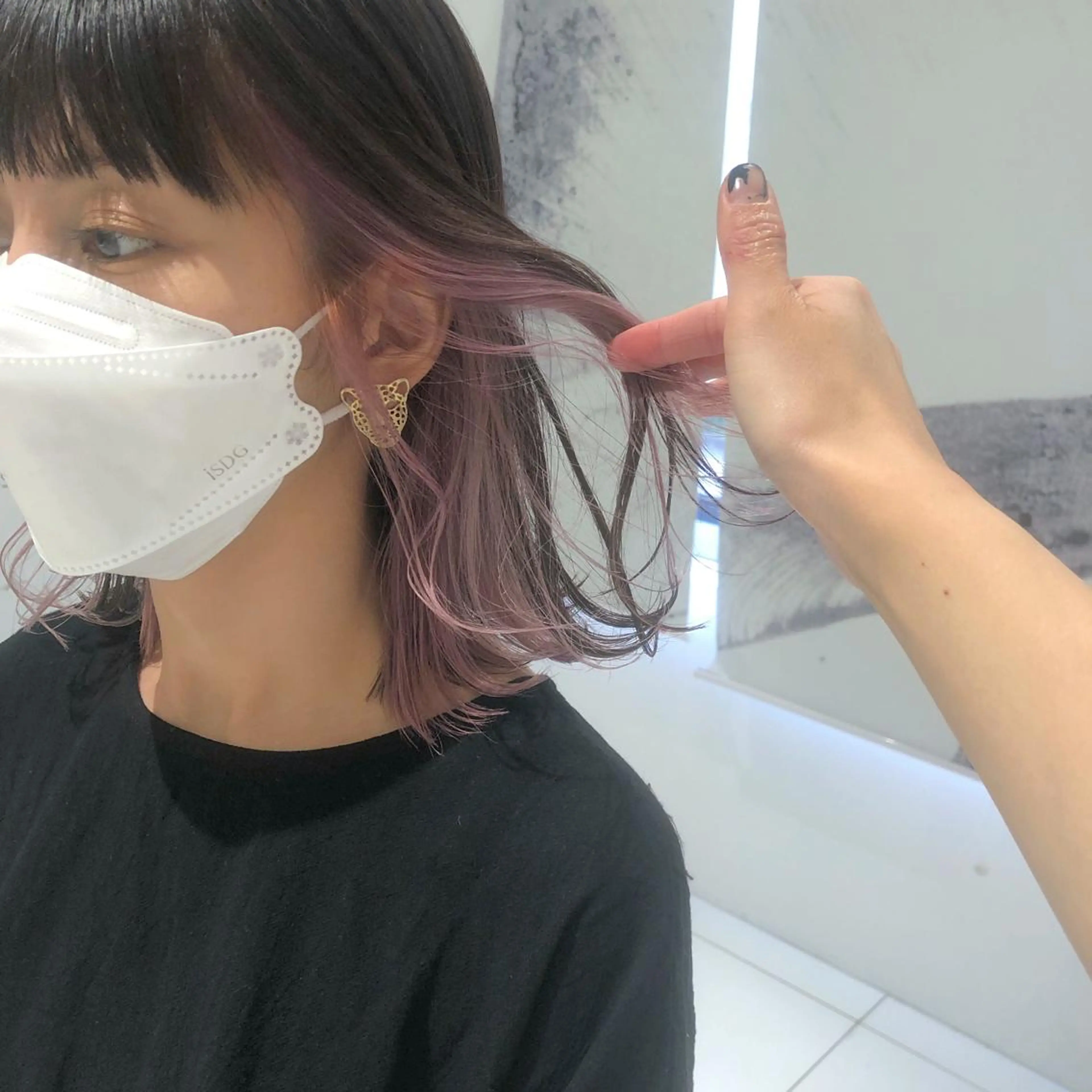 ミディアム カラー ブリーチ イヤリングカラー ピンクカラー 古屋 花織のヘアスタイル