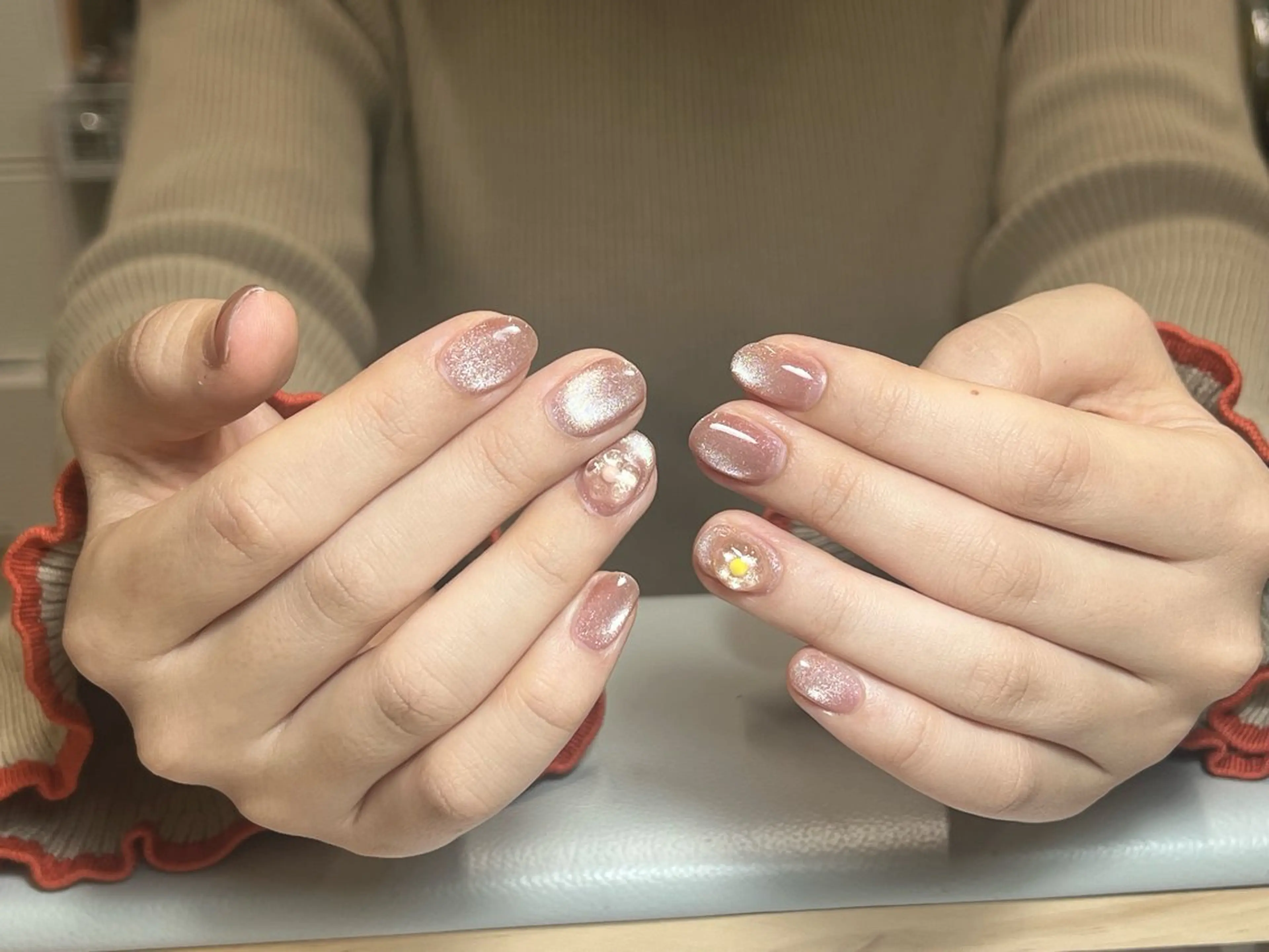 ネイル フレンチネイル 韓国ネイル マグネットネイル 持ち込み ネイルチップ ハンドネイル イブ ネイリのネイルデザイン