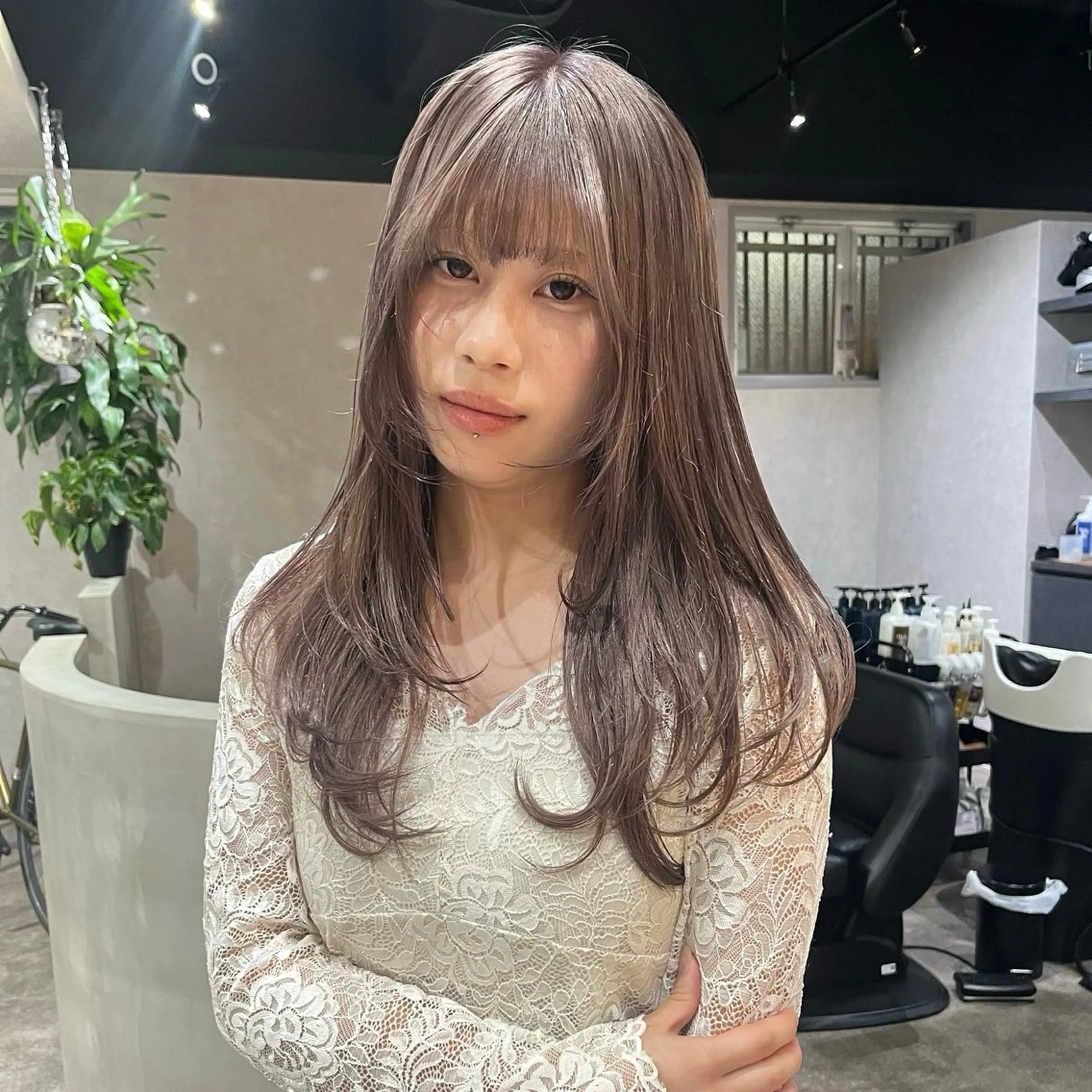 セミロング カラー 透明感カラー グレージュ カット ヘアカラー トリートメント yuumi/大濠🪷 顔周り/ハイトーンのヘアスタイル