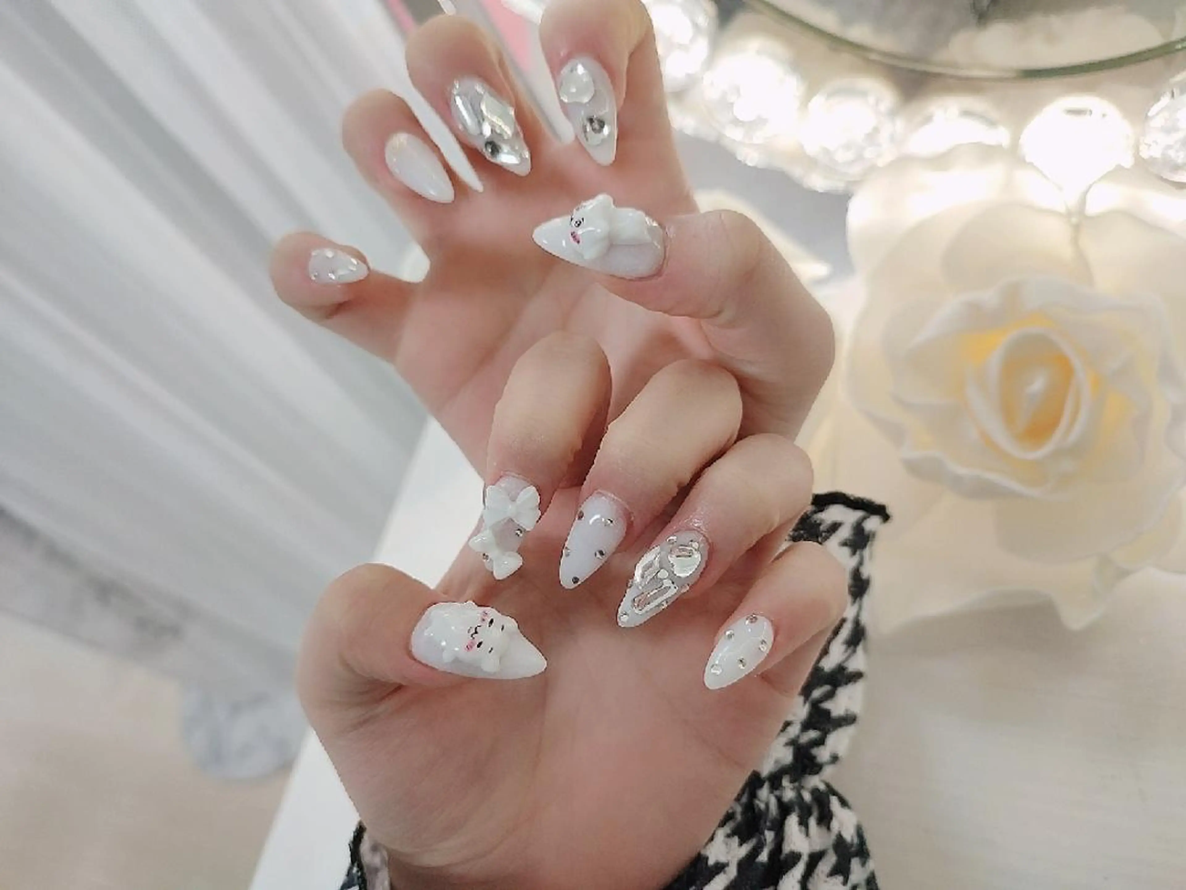 ネイル ハンドネイル RUNWAY 　　の眉毛・アイブロウイメージ
