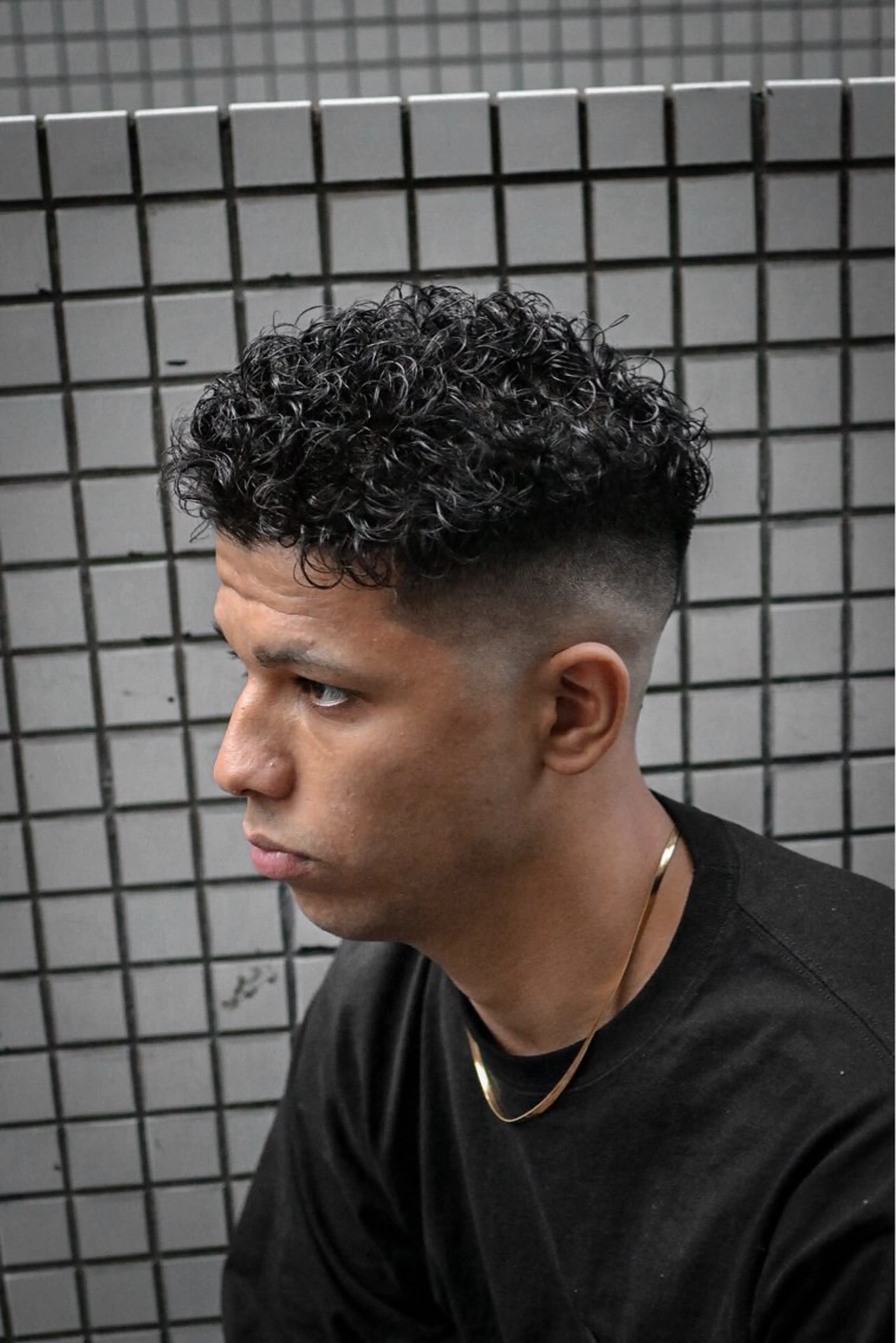 ショート カラー パーマ メンズ メンズブリーチ フェードカット カルマパーマ メンズメッシュ モヒカン 💈men's💈 satoru中目黒のヘアスタイル