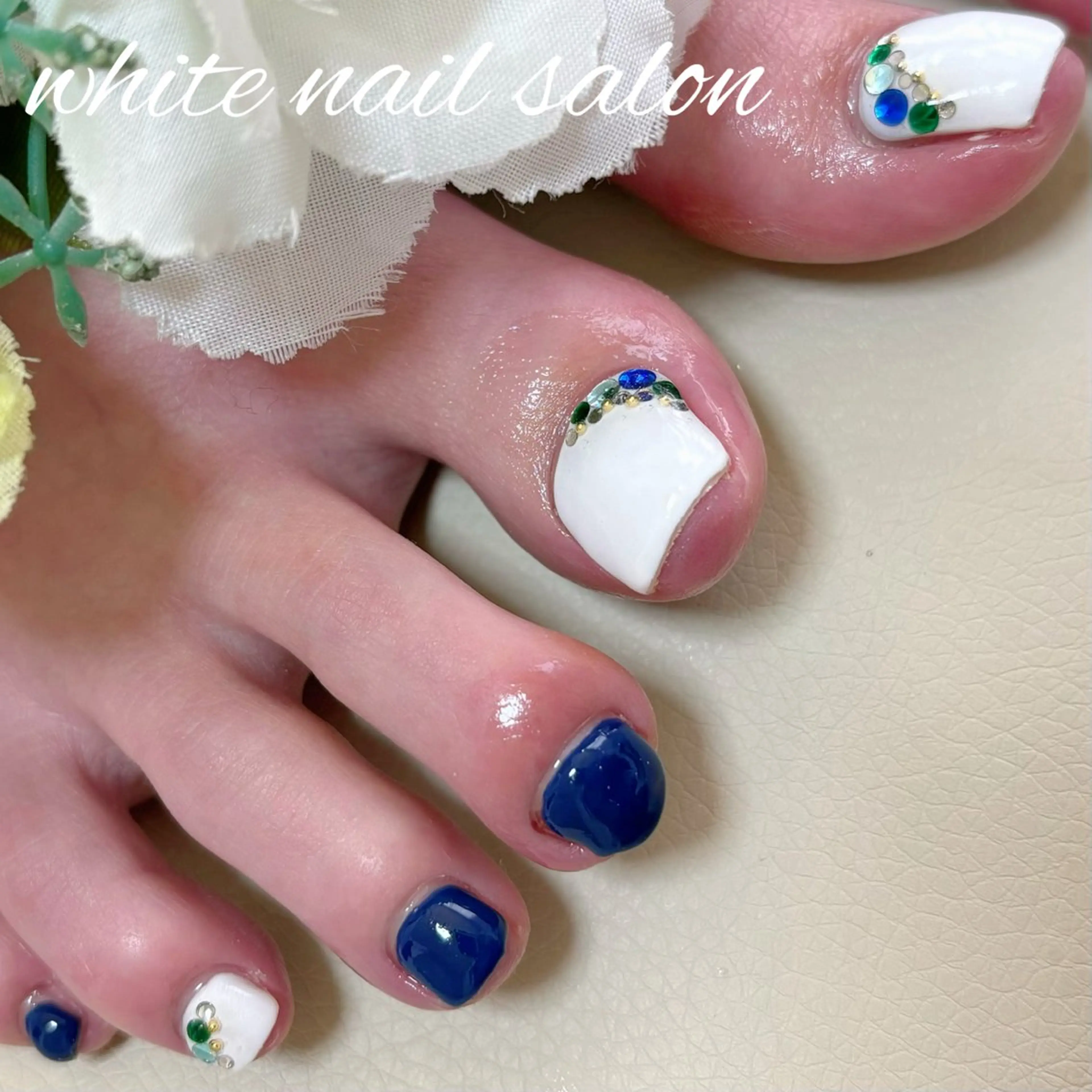 ネイル ホワイト フットネイル white nail salonのネイルデザイン