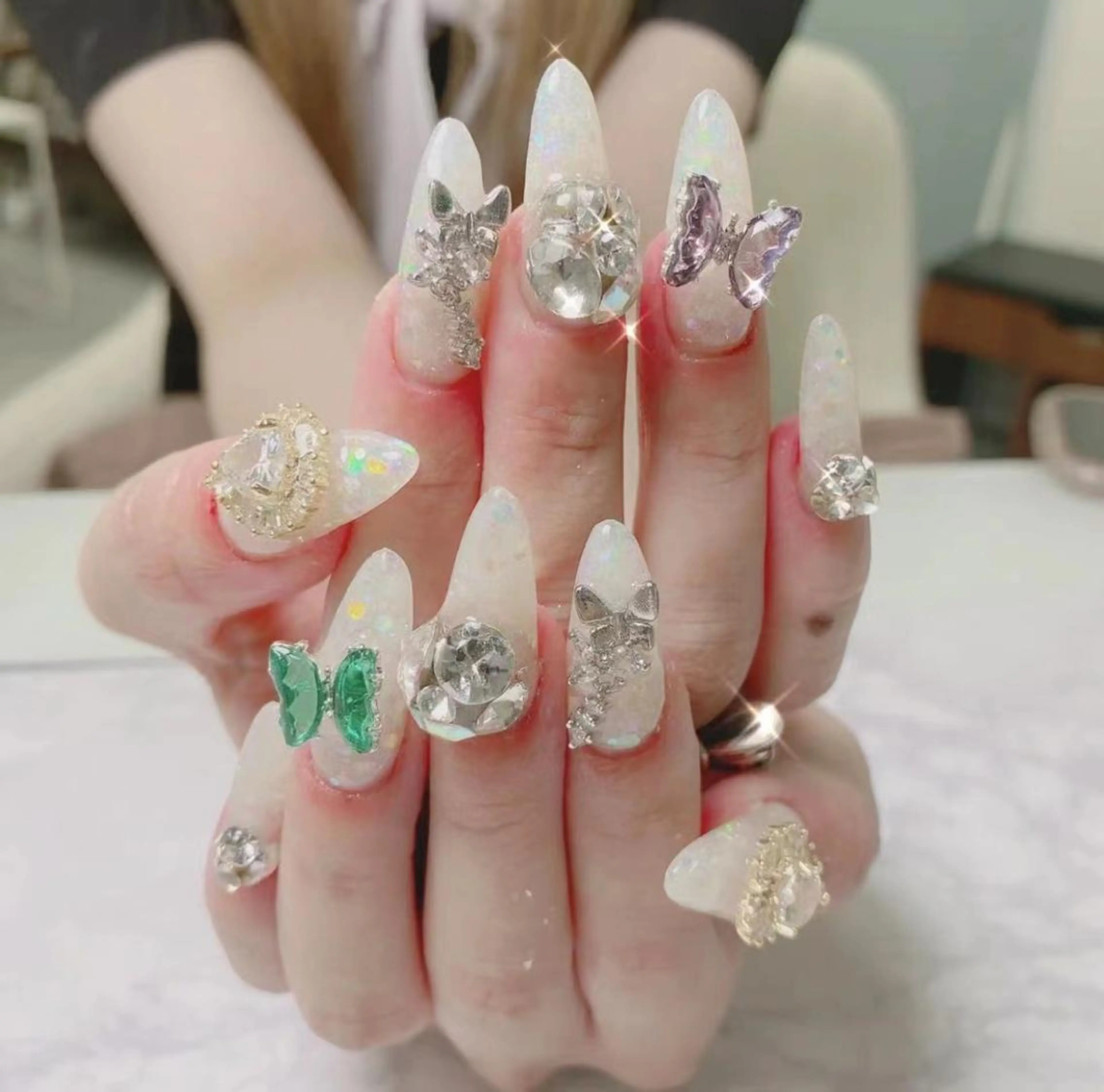 ネイル ハンドネイル Queens ciciのネイルデザイン