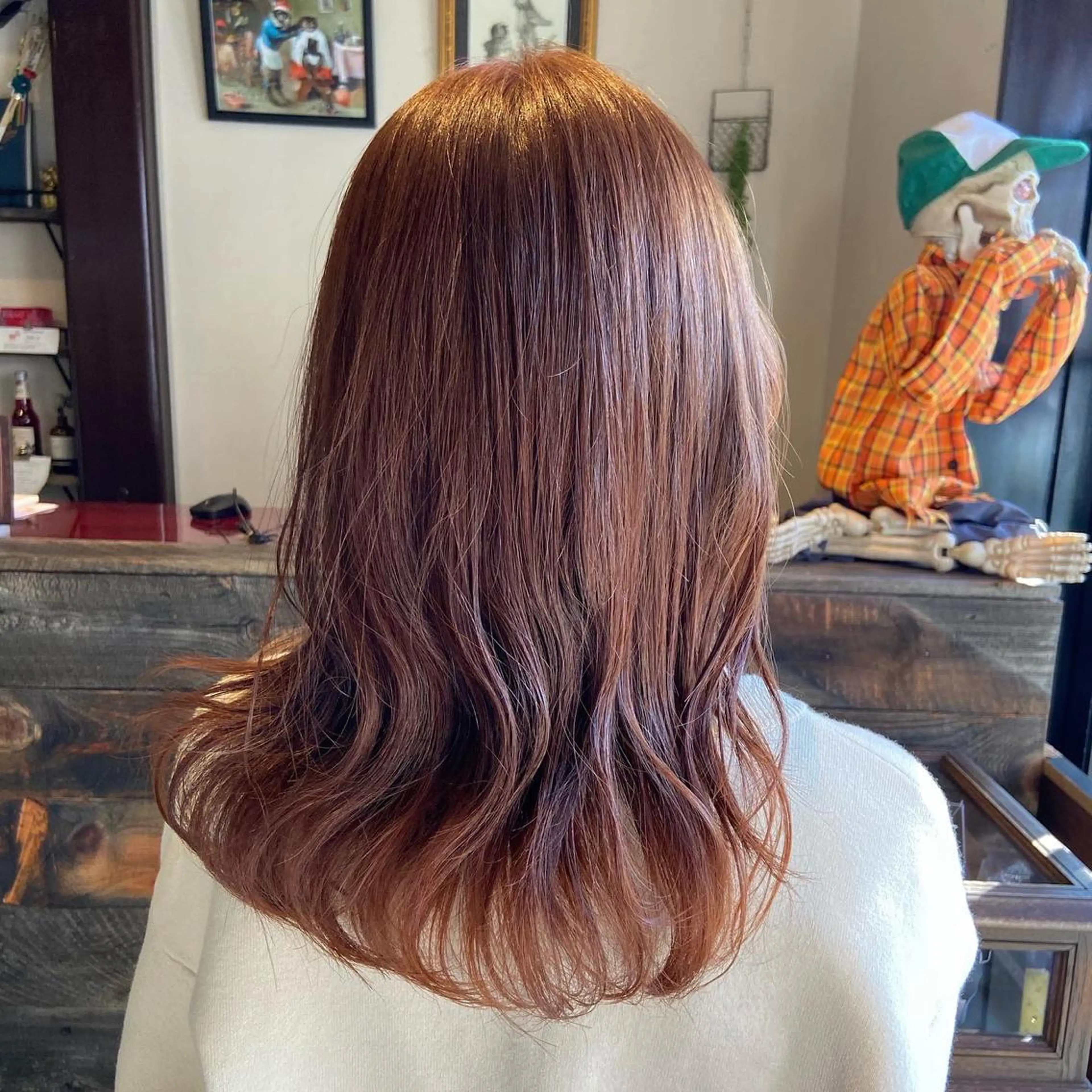 セミロング カラー ブリーチ ブリーチなしカラー オレンジ ヘアカラー 吉川 愛美李のヘアスタイル