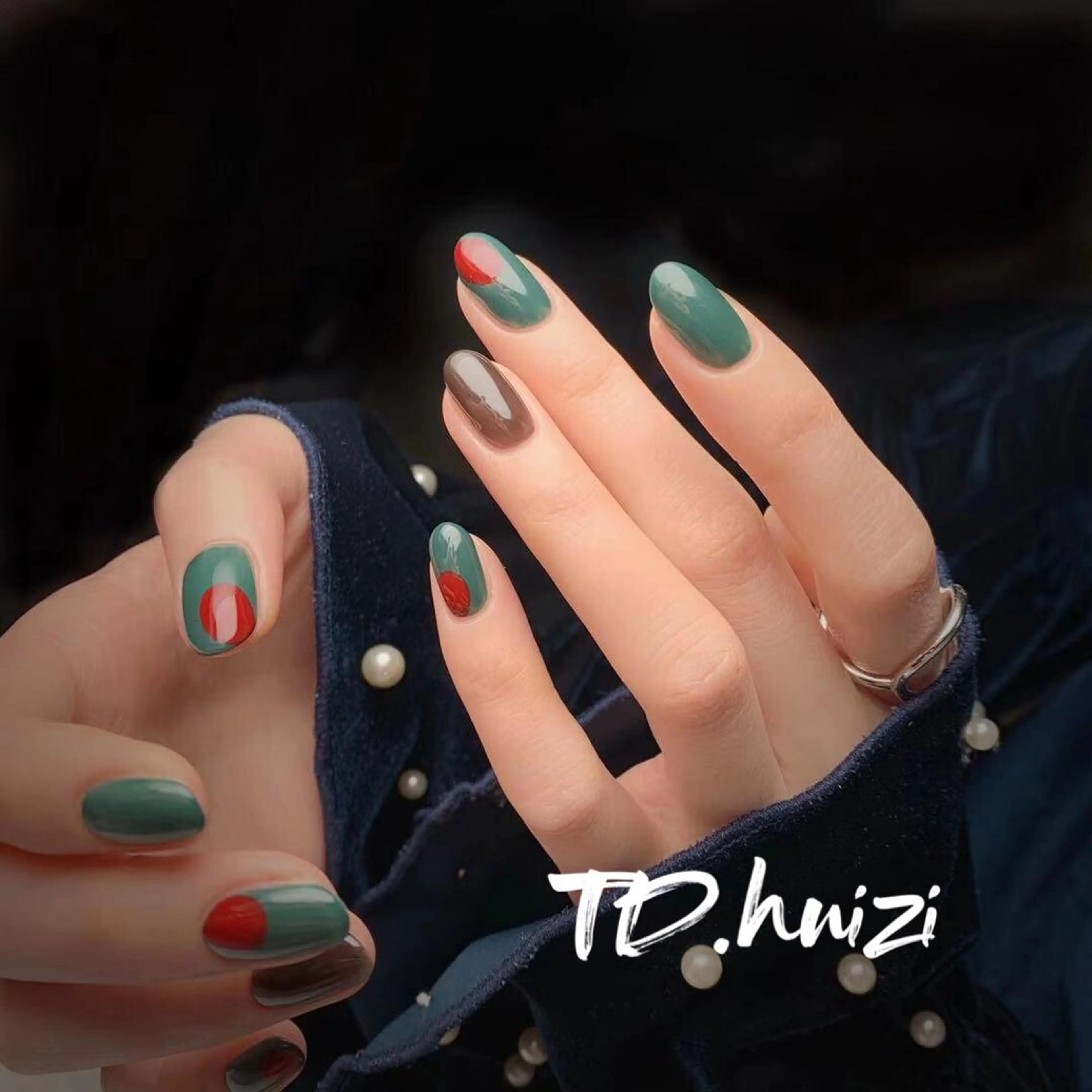 ミディアム めぐみのネイルサロン スタッフ練習のネイルデザイン