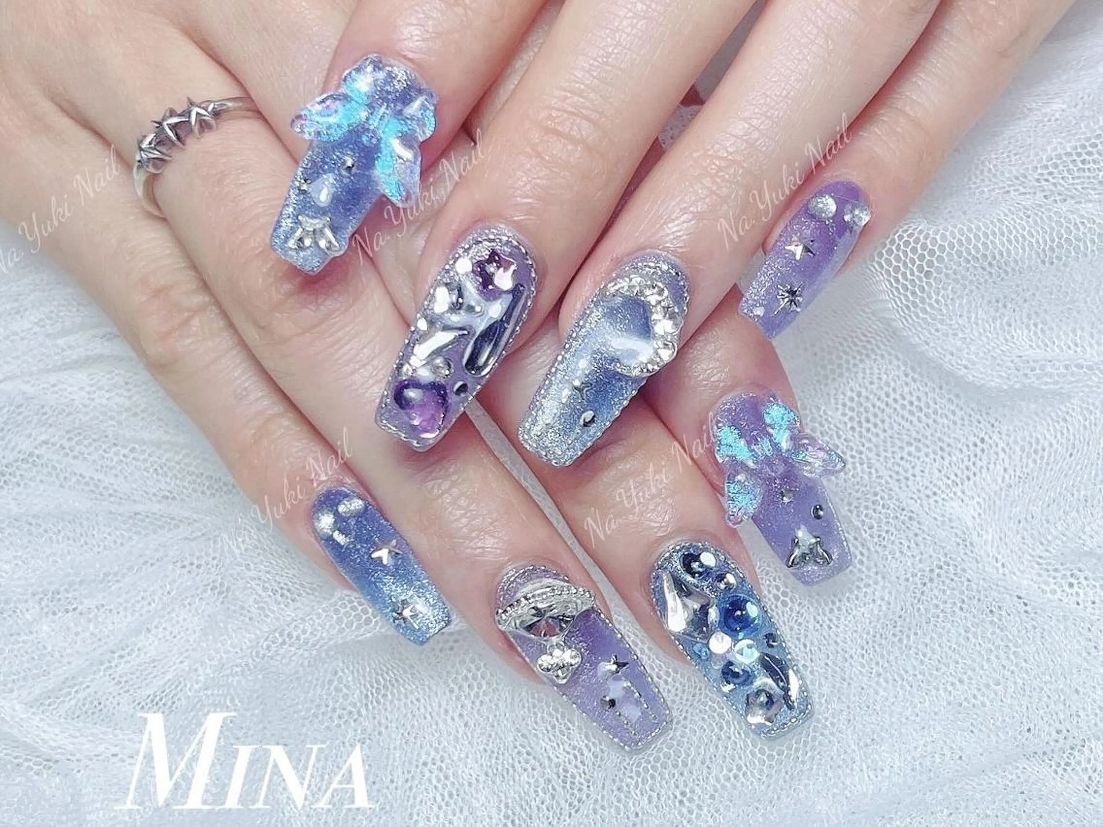 ネイル Queenie 🦋のネイルデザイン