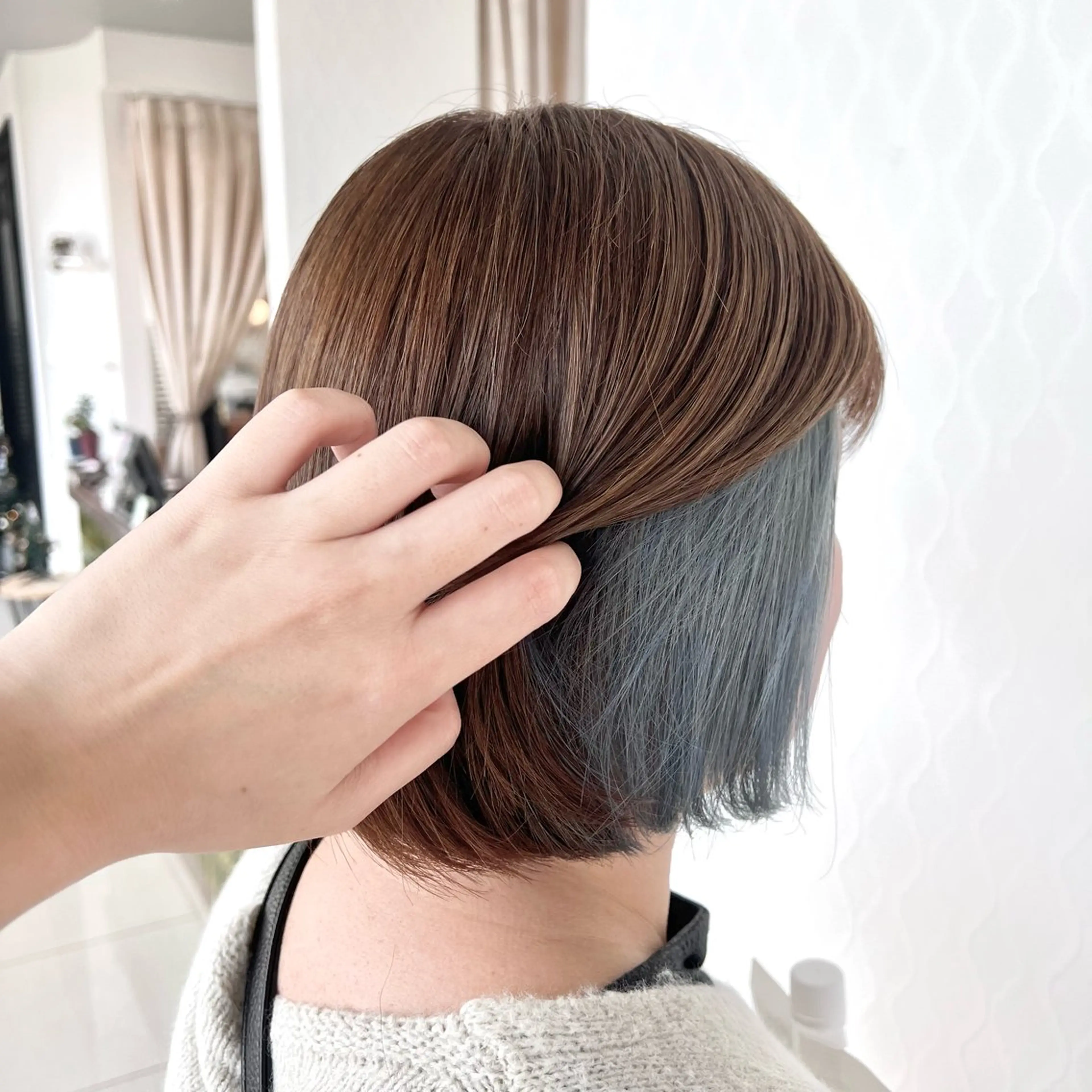 ミディアム カラー アッシュ ブルーカラー 透明感カラー イヤリングカラー CA-PETZ 大石 ゆうなのヘアスタイル