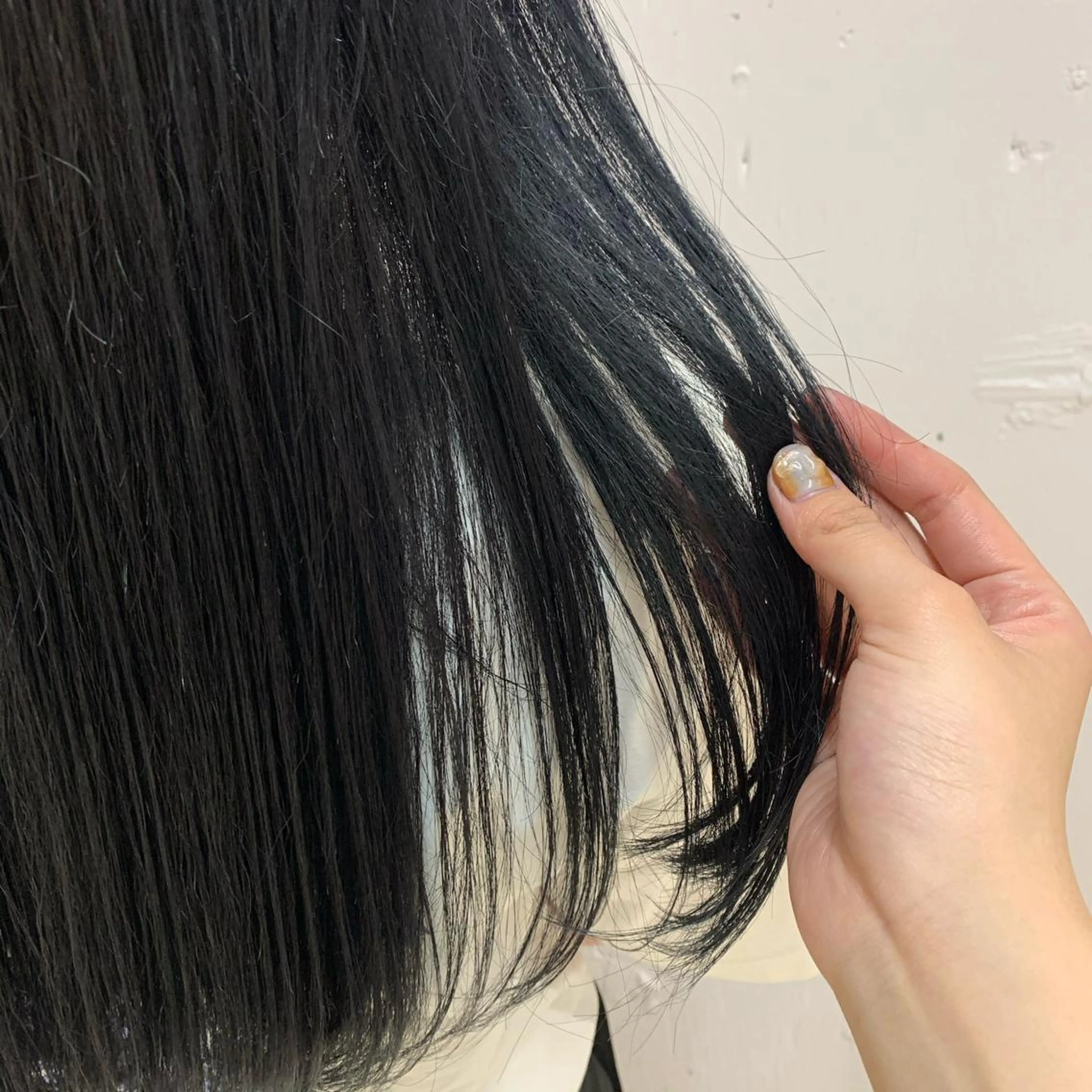 ロング カラー 黒髪 ブリーチ ブルーカラー ブルーブラック raika .のヘアスタイル