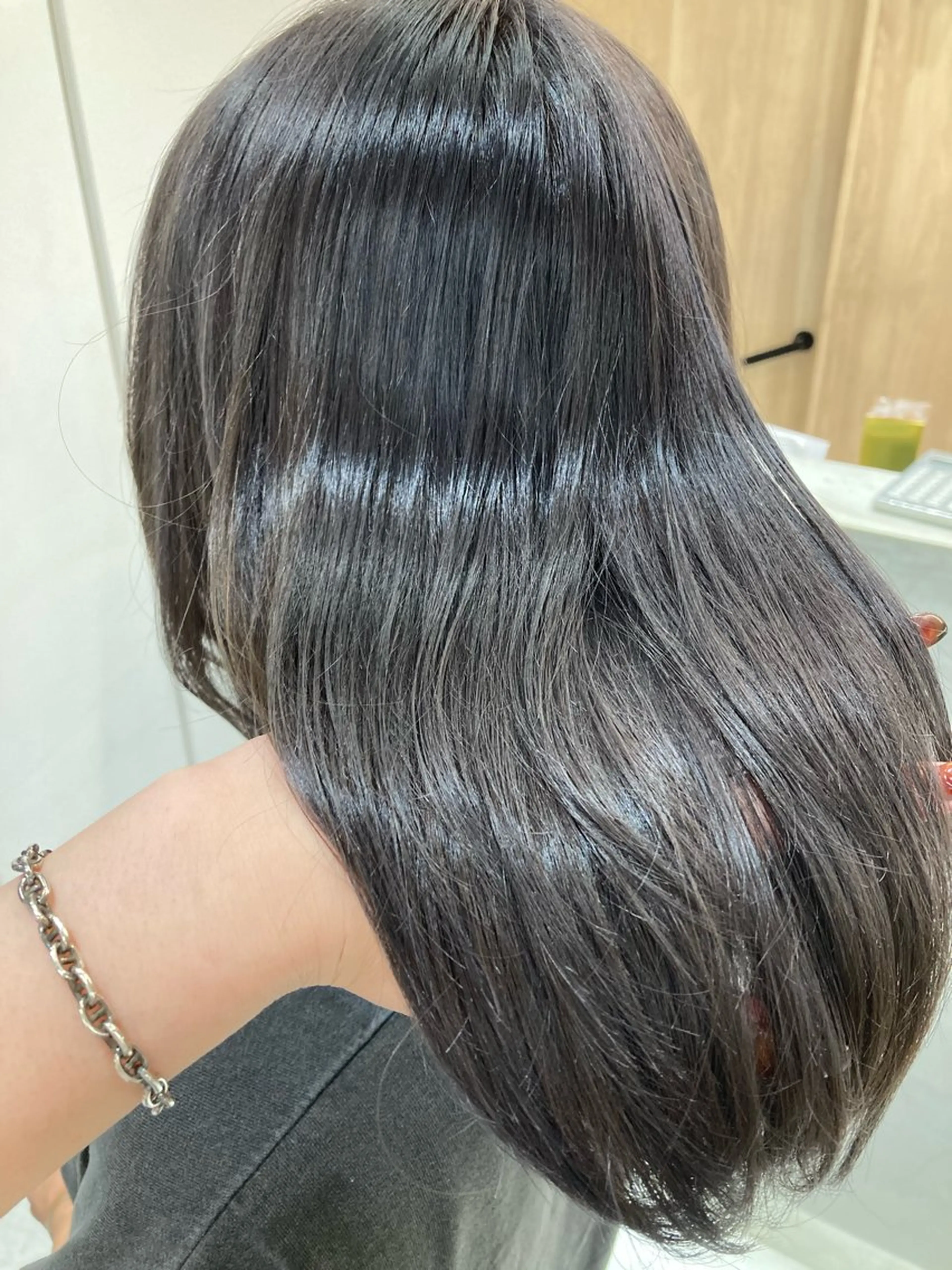 カラー ヘアカラー トリートメント しおり🍬 KOKORO🤍のヘアスタイル