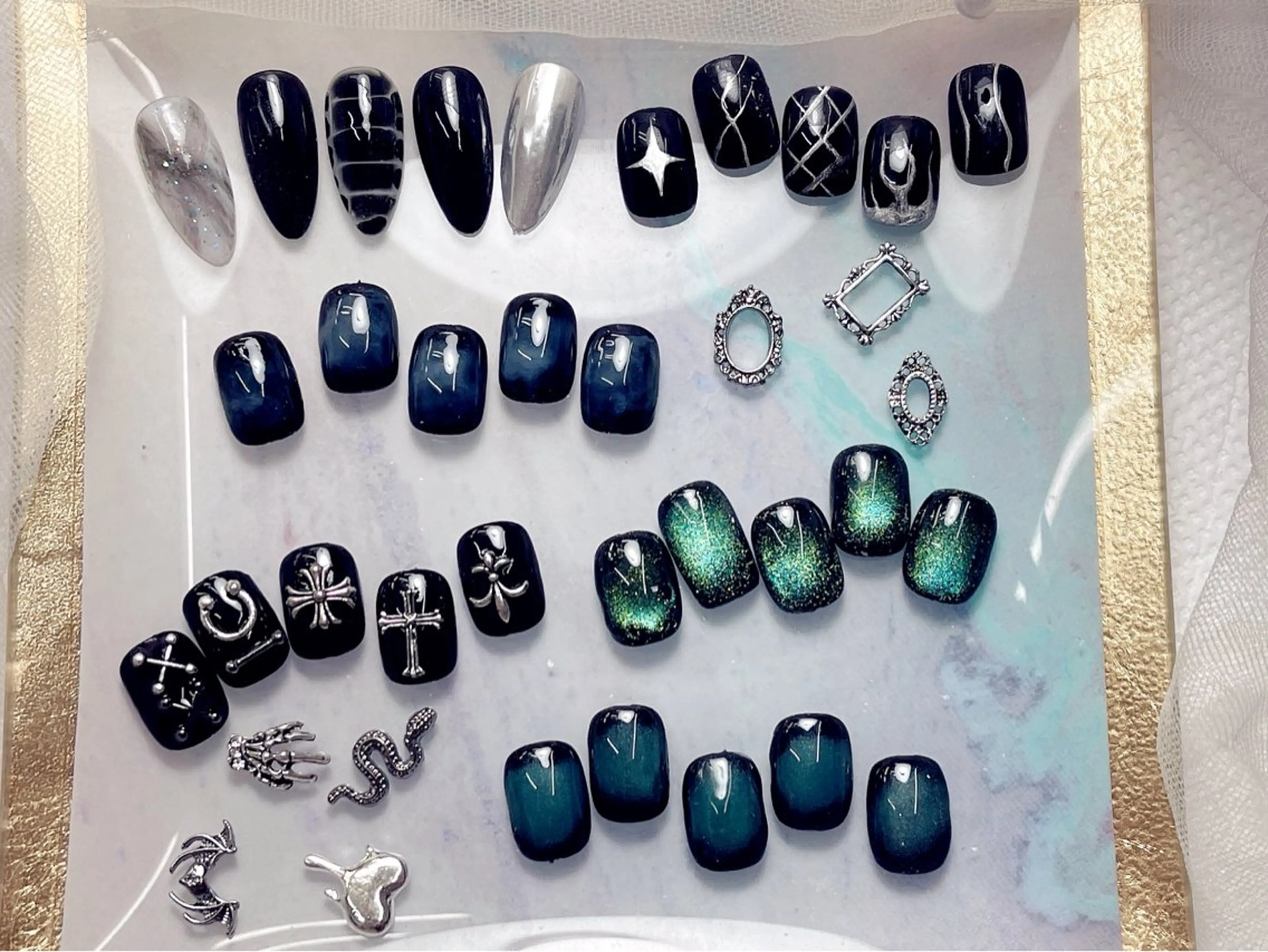 メンズ ネイル アートネイル フレンチネイル ジェルネイル キラキラネイル パラジェル Bloom スカルプ専門店のネイルデザイン