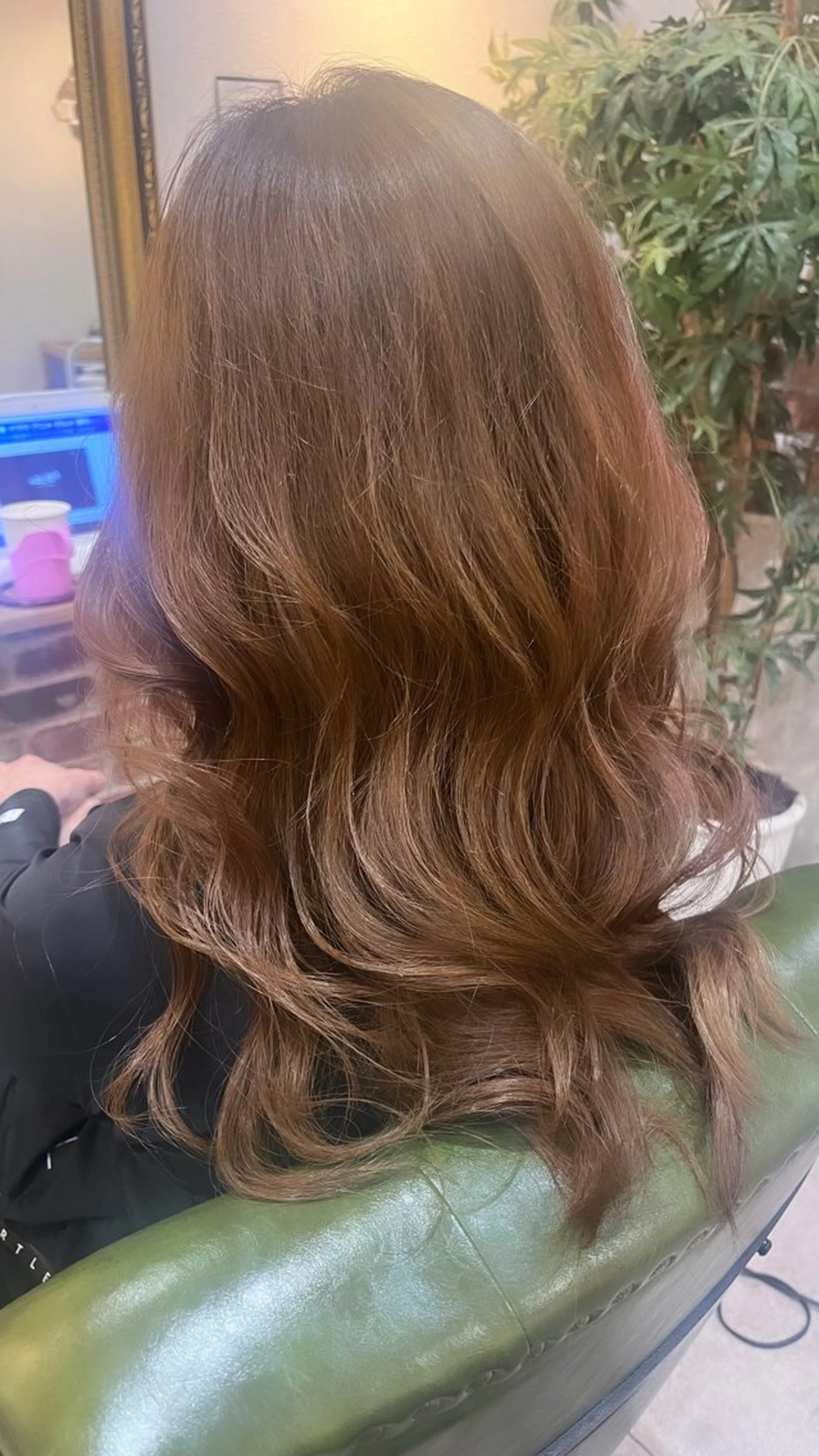 ロング カット ヘアカラー 飯星慧斗 /ブリーチ、縮毛矯正のヘアスタイル