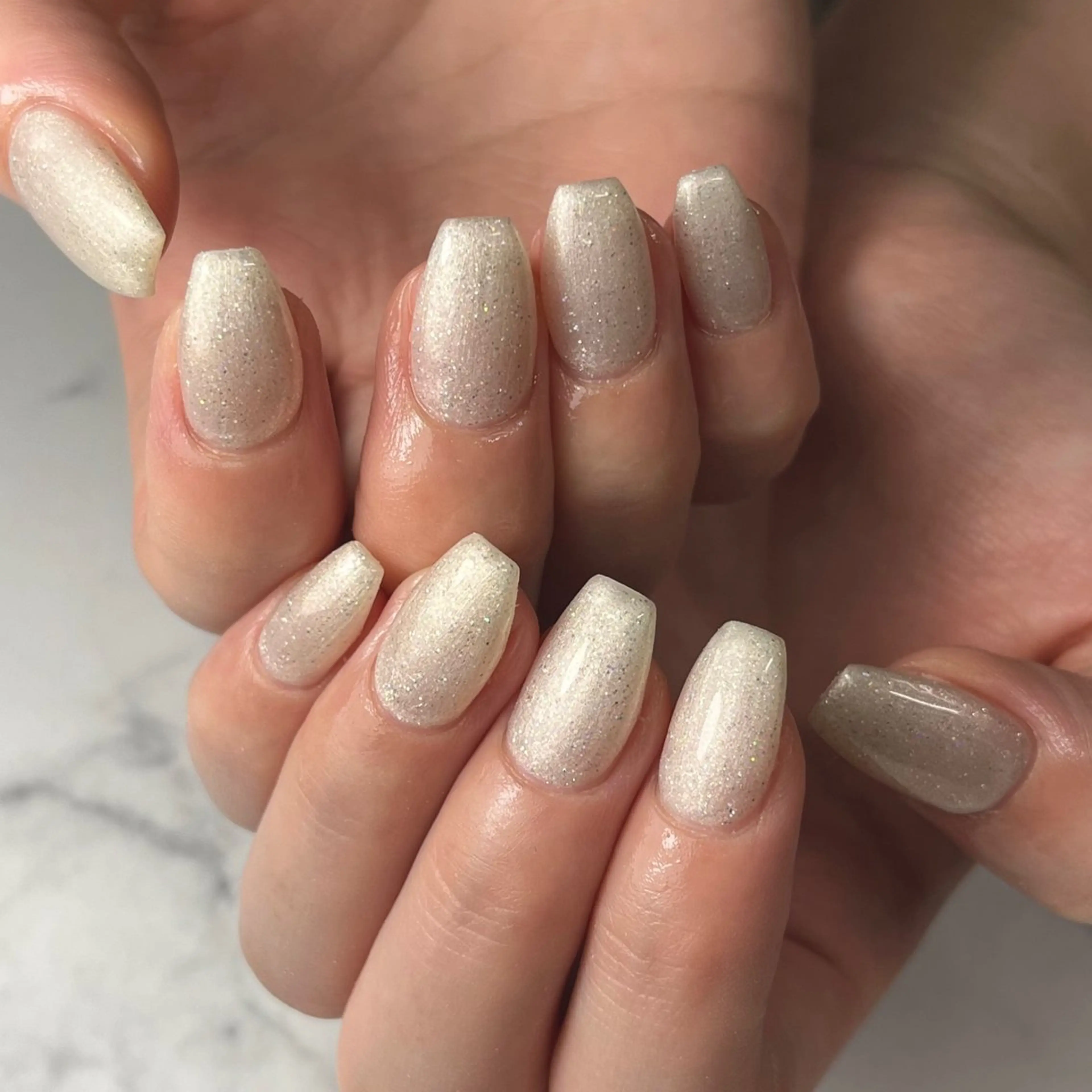 ネイル ラメ(グリッター) ワンカラーネイル シンプルネイル スクエアネイル ホワイト NAIL NOWのネイルデザイン