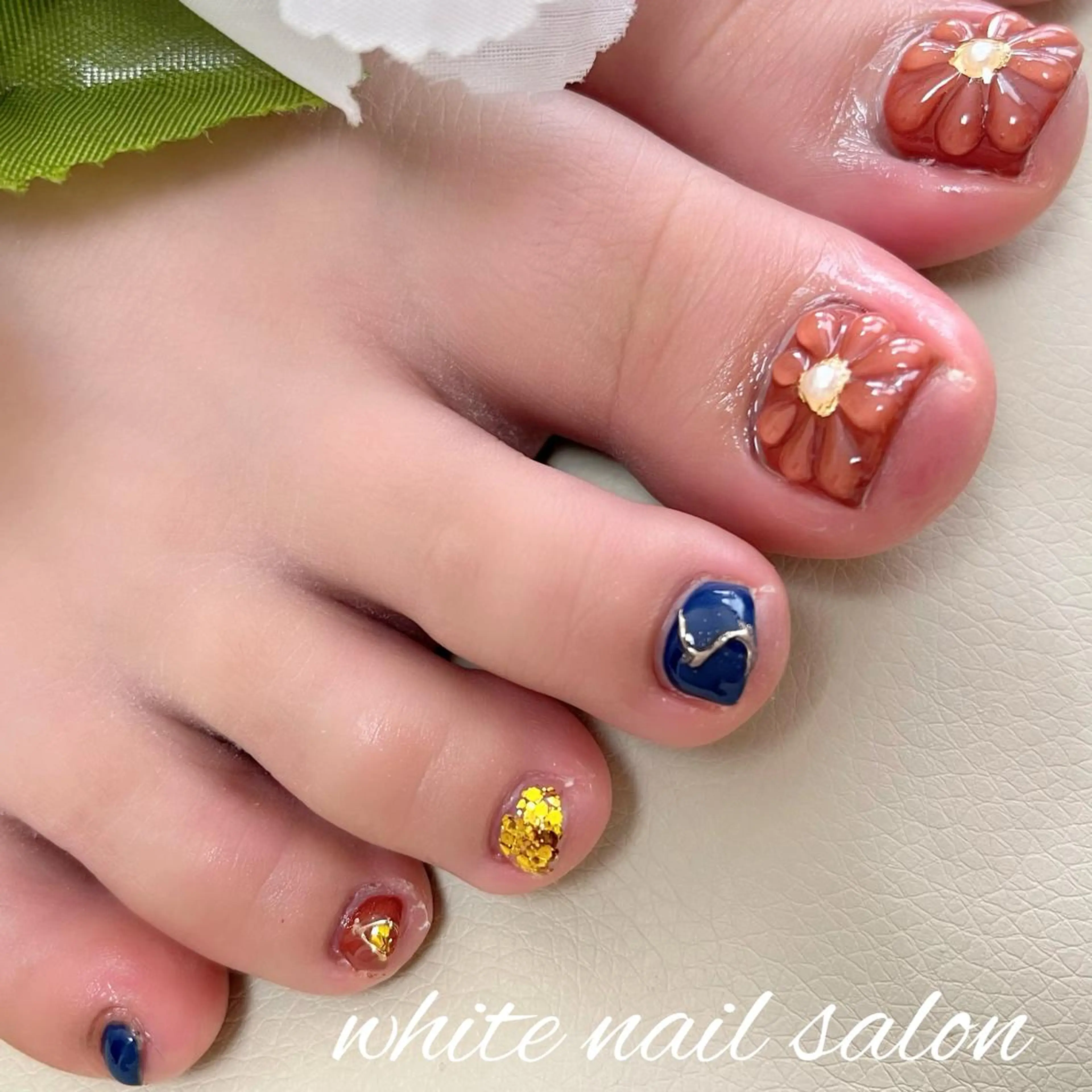 ネイル フットネイル ジェルネイル ハードジェル ラメ(グリッター) 持ち込み フットネイル white nail salonのネイルデザイン