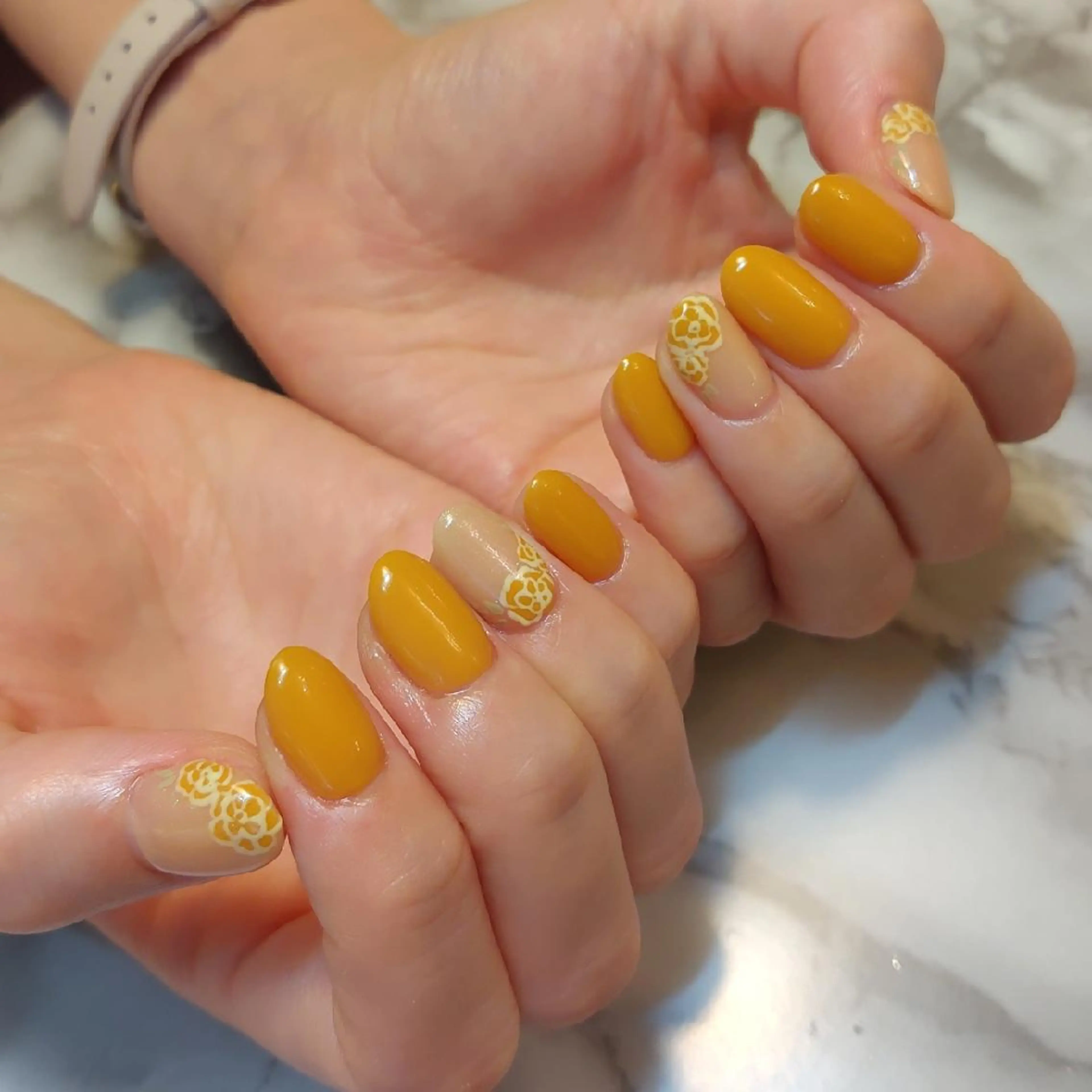 ネイル ゴールド ジェヌインネイル 河内のネイルデザイン