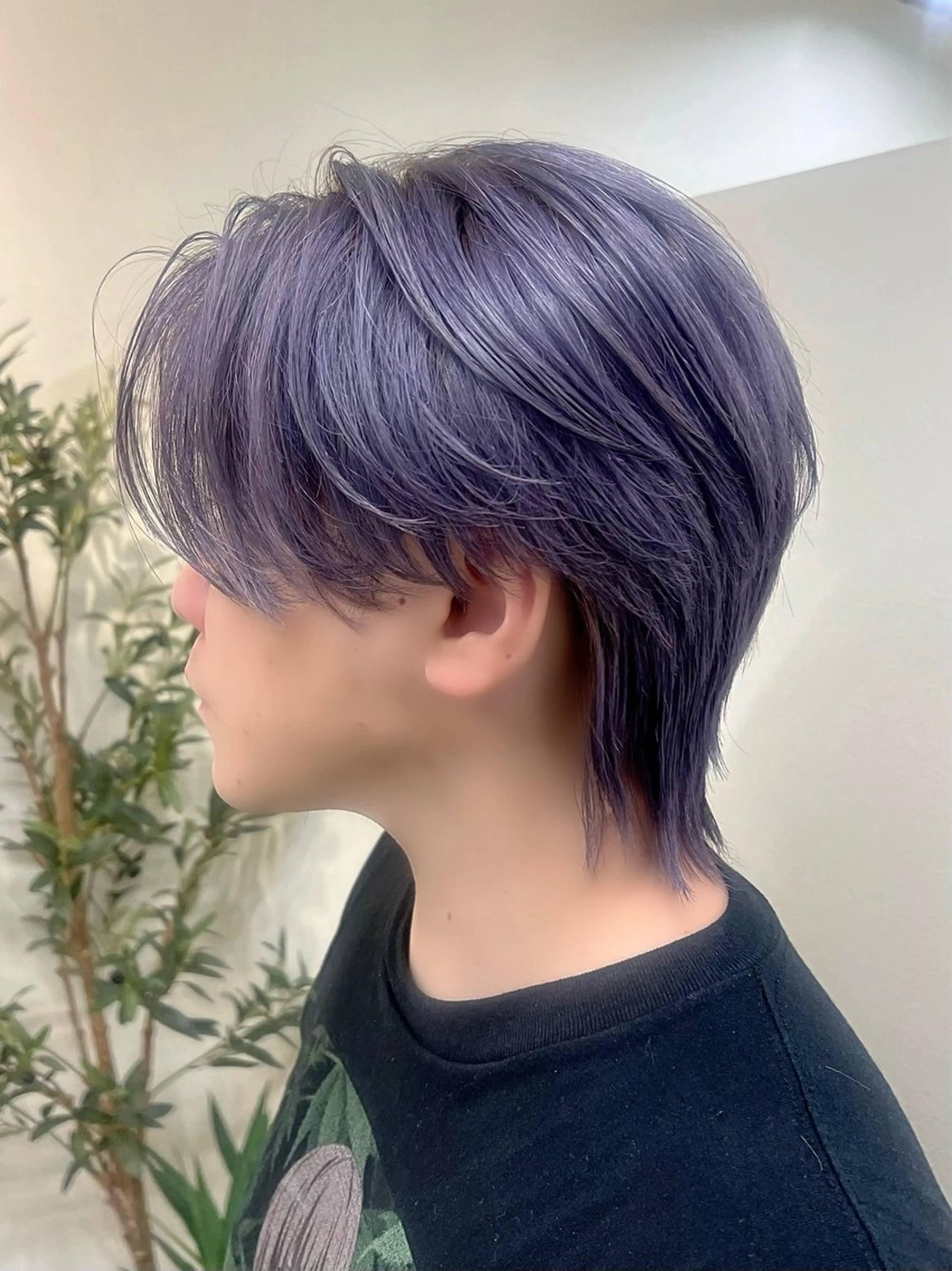 カラー メンズ センターパート メンズウルフカット ウルフカット メンズ レイヤー ウルフ 弓木啓輔のヘアスタイル