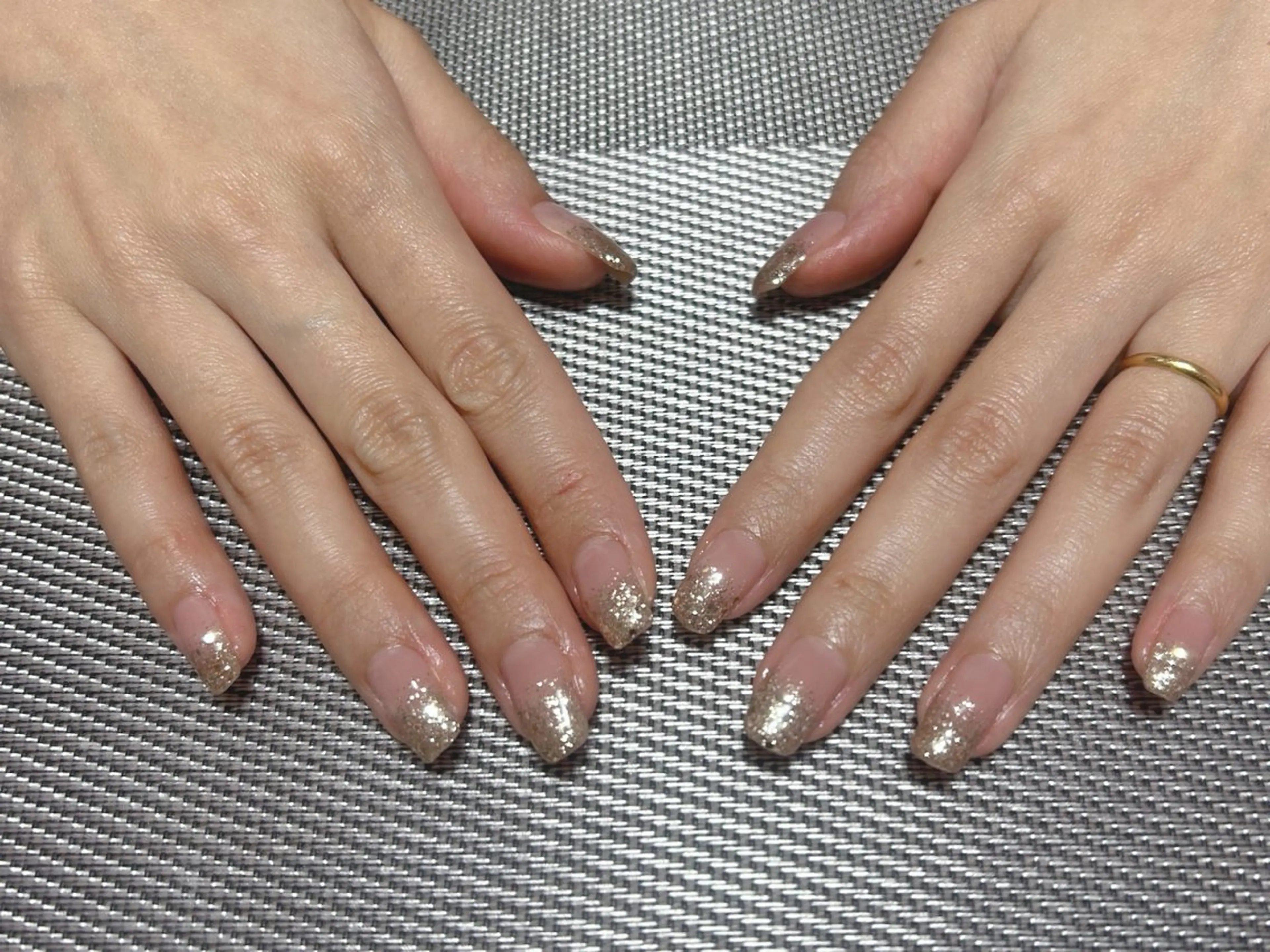 ネイル ゴールド グラデーション ラメ(グリッター) ラメグラデーション ハンドネイル i nailのネイルデザイン