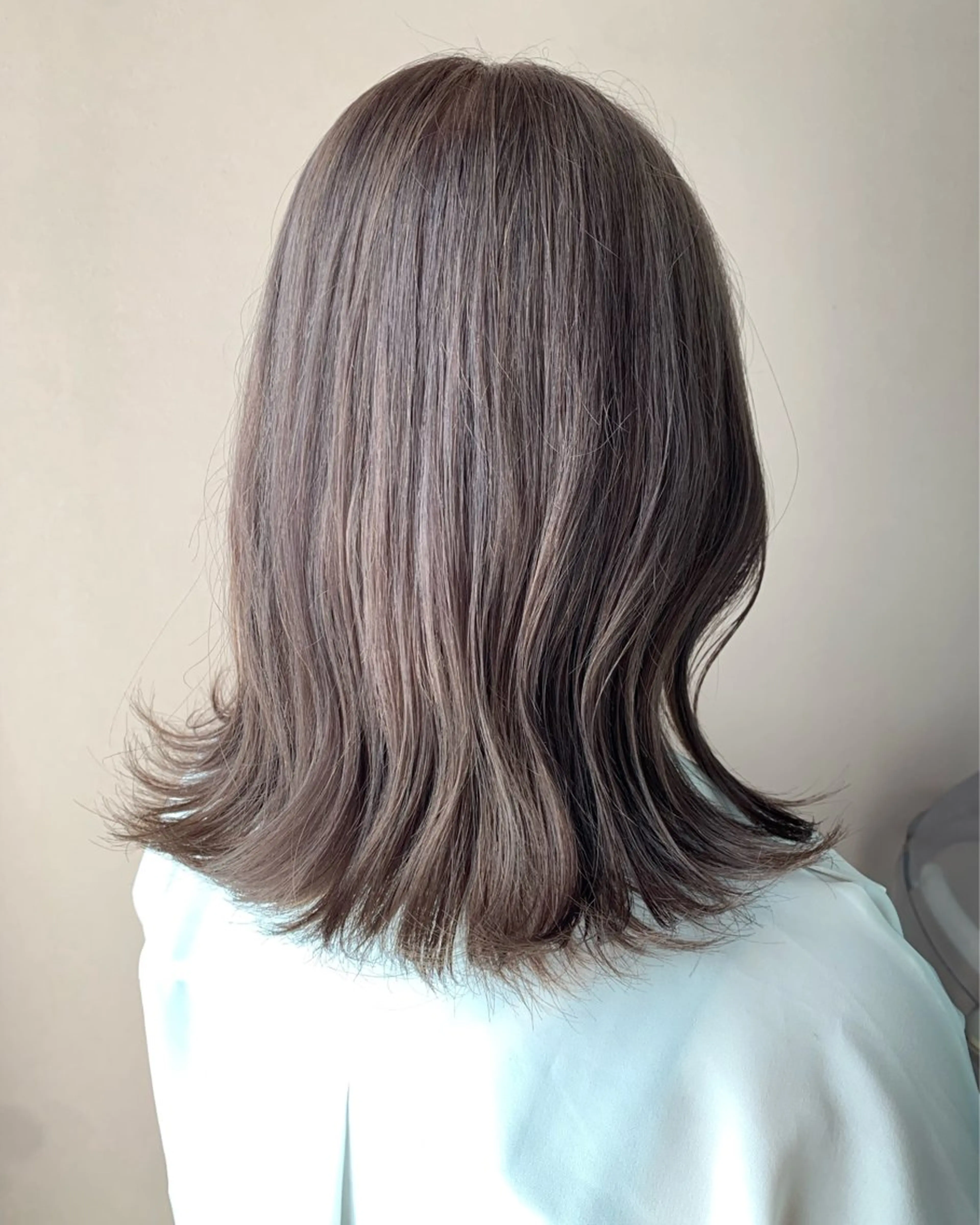 セミロング カラー ベージュカラー ブリーチ ラベンダーカラー ラベンダーベージュ カット ヘアカラー トリートメント hub hair レイヤー/透明感のヘアスタイル